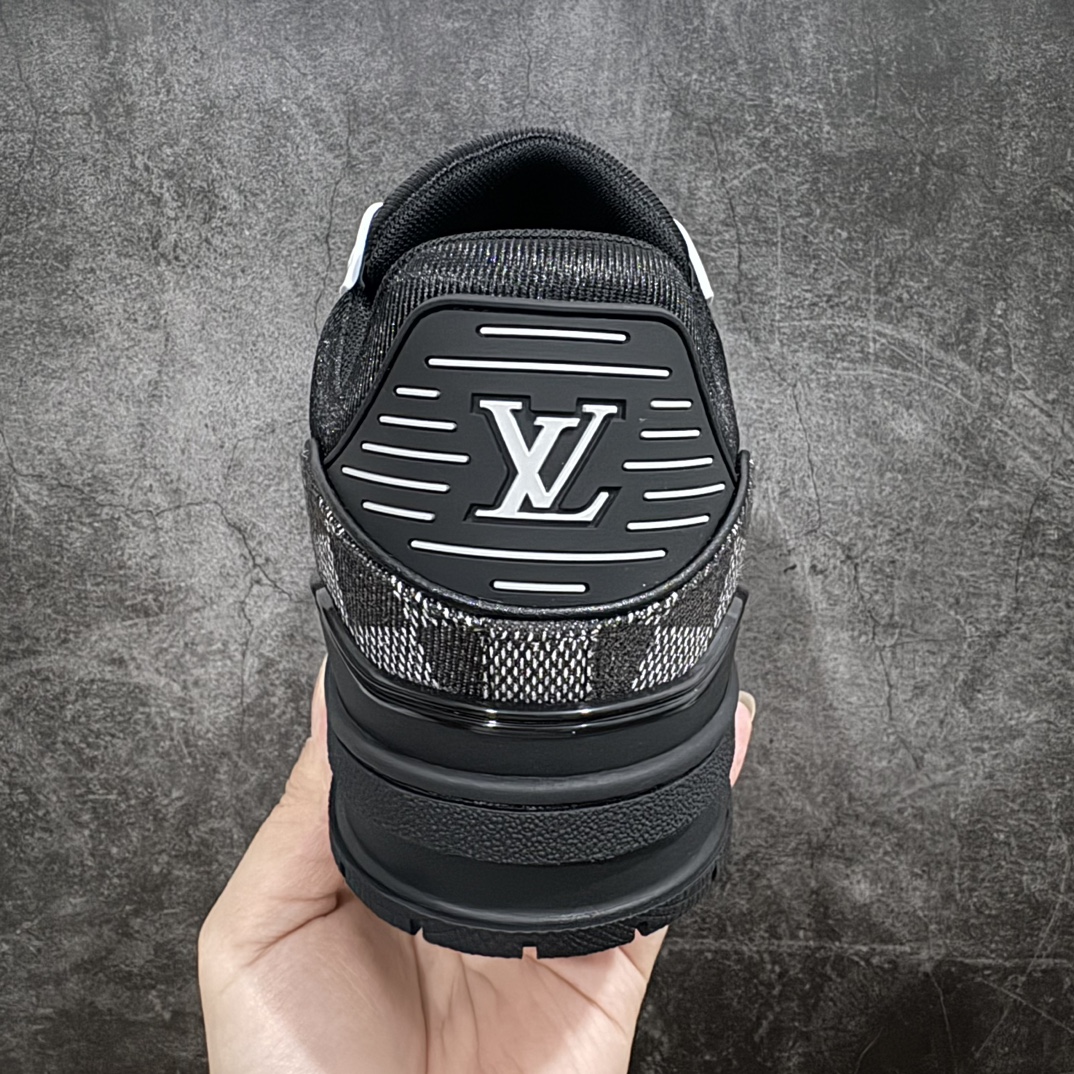 图片[4]-【佛山顶级超A版】Louis Vuitton LV Trainer系列本地仓库现货 当天可取n私人订单 专柜混卖零售专供n所有配色均为购买原版复刻n整体版型 皮料 市场独一无二后跟版型都可以自行对比[机智]吊打市场所有货n怒甩十条街，欢迎拿市场各大工厂的货来对比！n鞋舌烫金超正 压印程度秒杀市面90%以上的高端货n新配色陆续开发出货  尺码：39-45   编码：T1550580-鞋库