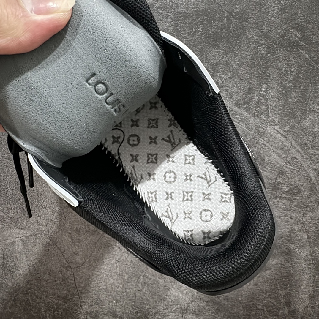 图片[9]-【佛山顶级超A版】Louis Vuitton LV Trainer系列本地仓库现货 当天可取n私人订单 专柜混卖零售专供n所有配色均为购买原版复刻n整体版型 皮料 市场独一无二后跟版型都可以自行对比[机智]吊打市场所有货n怒甩十条街，欢迎拿市场各大工厂的货来对比！n鞋舌烫金超正 压印程度秒杀市面90%以上的高端货n新配色陆续开发出货  尺码：39-45   编码：T1550580-鞋库