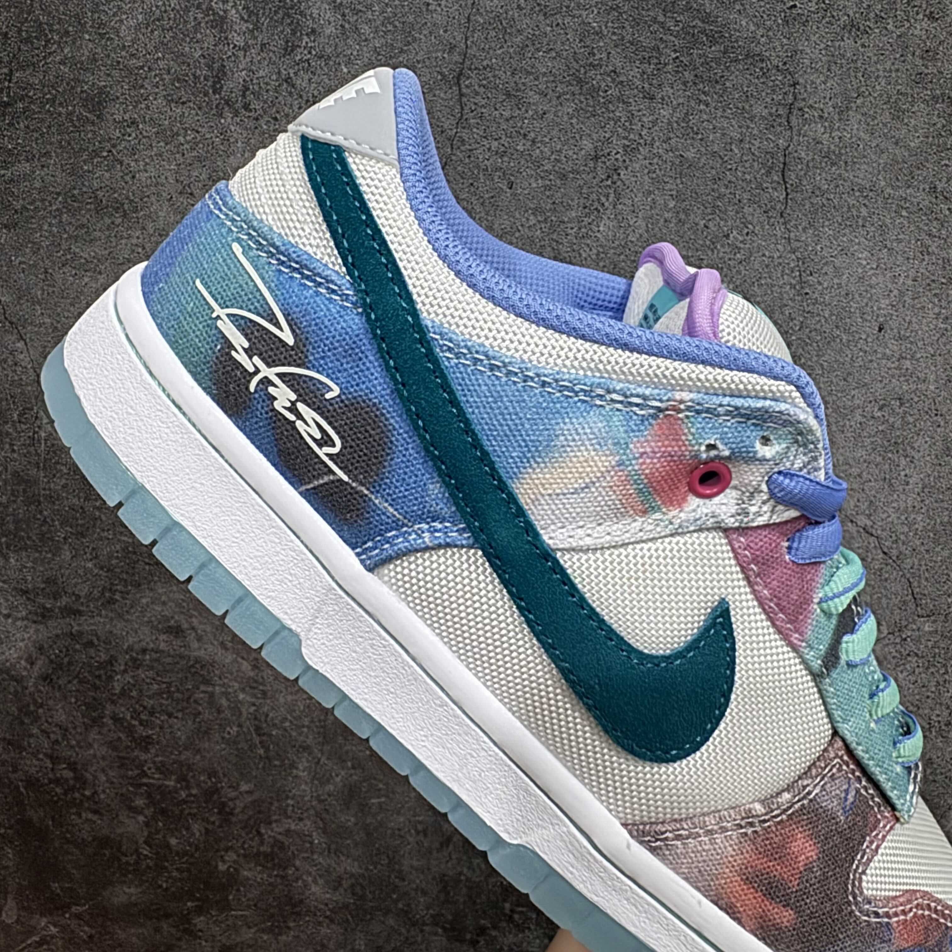 350 【M版】涂鸦艺术大师Futura Laboratories X Nike SB Dunk Low Pro"Bleached Aqua"扣篮滑板板鞋 HF6061-400