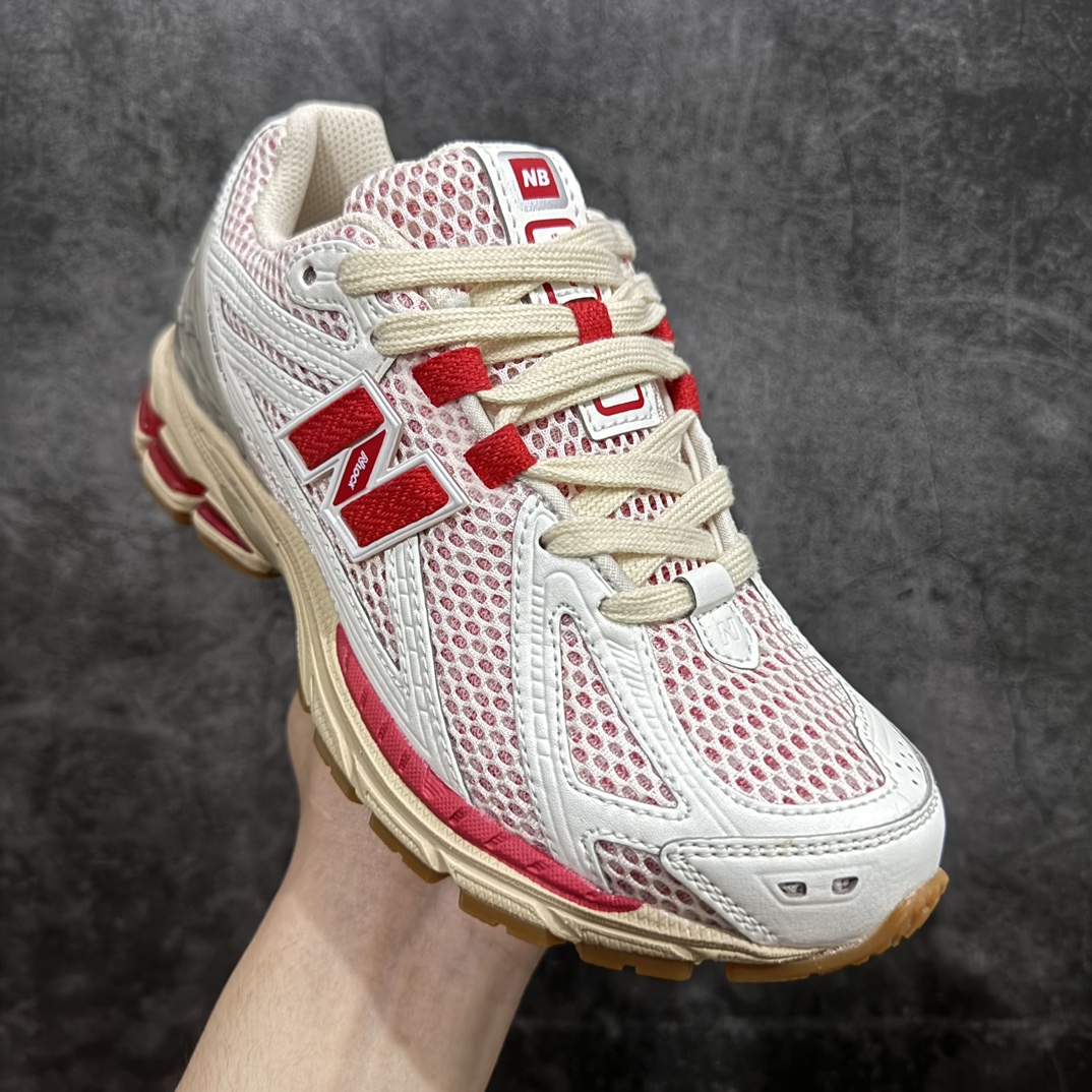 图片[3]-【纯原版】NB新百伦New Balance M1906R 灰红色 M1906RO 系列复古老爹风休闲运动慢跑鞋采用轻质牛剖革拼接透气网眼衬垫织物鞋面材质#T-Beam大底提供足步弓支撑，保持步态稳定#后跟搭载外露缓震胶 鞋身整体以各种深浅不一的灰色覆盖，鞋头以淡蓝色调装饰，网眼衬垫通过不规律的色块实现做旧的美感，泛黄的鞋底更是进一步增添了复古气息。 尺码：36 37 37.5 38 38.5 39.5 40 40.5 41.5 42 42.5 43 44 45 编码：JP260300-莆田鞋批发中心