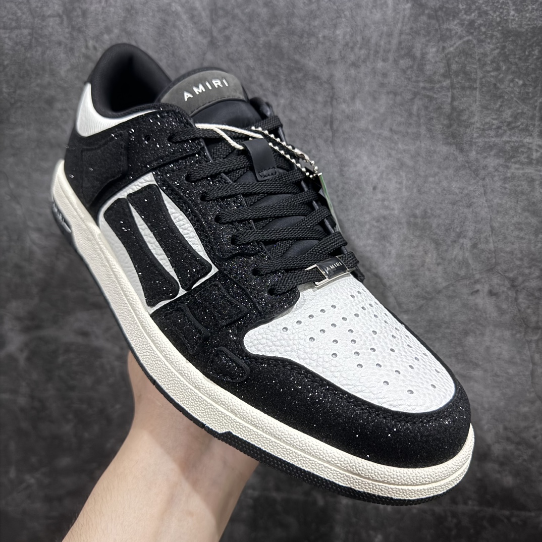 450 【广东纯原版本】Amiri 埃米尔 Skeleton Low-Skel top Sneakers 骨骼系列 低帮休闲板鞋 黑白闪粉 原版一比一开发 大货相似度百分之98起步 全套原版包装已经复刻到缝隙全新订单出货 市售最高版本 外贸 平台高端零售专供品质 原版皮料打造 正确骨头形状 鞋舌外翻细节 头层牛皮双层加厚鞋面 鞋帮侧面骨头采用两张牛皮贴合处理 立体感更好 皮料切口均油边处理 定制金属LOGO铭牌及吊牌 及其复杂的工艺已经完全攻克 可对比市面任何版本 尺码：36 37 38 39 40 41 42 43 44 45 编码：HH480500