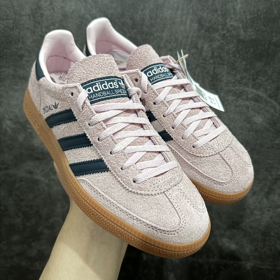 【Top纯原版】Adidas Handball Spezial  阿迪达斯经典款反毛皮复古休闲板鞋 粉色生胶IF6561nn大厂出品 原厂材料打造 天花板品质 区别市场货n原厂原档案开发出品 皮料切割干净无任何毛边鞋型细节完美 超高清洁度 市场最高版本  尺码：36 36.5 37 38 38.5 39 40 40.5 41 42 42.5 43 44 44.5 45 编码：TOP240260-鞋库