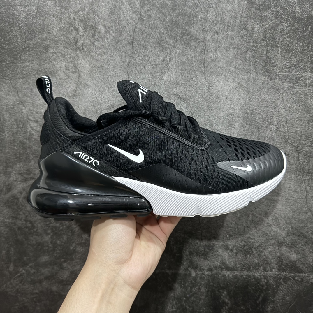 【公司级】NK React Air Max 270 混合科技后掌半气垫慢跑鞋 AH8050-002nn设计灵感源自两款搭载大型AIR缓震配置的经典鞋款 该鞋款后跟增加NK大型AIR气垫缔造柔软脚感 兼具非凡优质外观和出色穿着体验 性能出众的一双跑步鞋 时尚的一体鞋面高频搭配编织条纹 动感且活力满满 性能也非常强悍  尺码：36 36.5 37.5 38 38.5 39 40 40.5 41 42 42.5 43 44 44.5 45 编码：JZ210220-鞋库