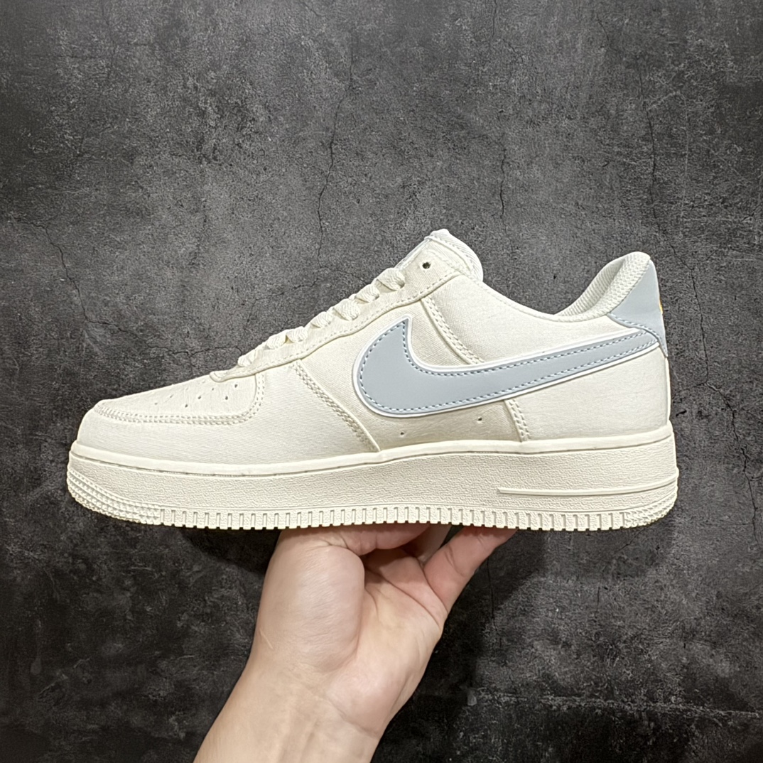 图片[2]-【公司级】官方同步发售Nike Air Force 1 \’07 冰蓝金勾 布面空军一号低帮休闲板鞋 3m炫彩反光 进口牛筋布 原楦头原纸板 纯正空军版型 定制鞋盒 全掌内置全掌气垫 原厂中底钢印 拉帮完美 货号：MN5696-009SIZE：36 36.5 37.5 38 38.5 39 40 40.5 41 42 42.5 43 44 44.5 45 编码：LF270280-莆田鞋批发中心