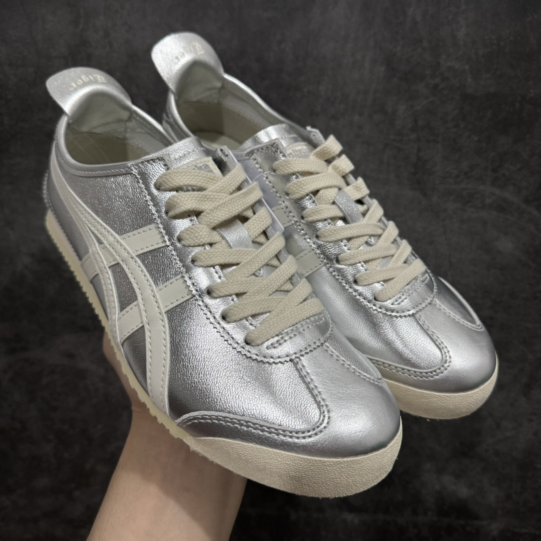 【PH纯原】Asics Onitsuka Tiger MEXICO 66 亚瑟士鬼冢虎复古经典板鞋 银白色nn印尼厂Oem原单材料 除成型在PT外n其余全部客供材料 淘宝B级代购店铺内供💯n四联官方吊牌 乳胶组合鞋垫、羊皮纸质中底 不用宰手买专柜 这里满足你👊🏼 全新工厂开发 一线品质 全部原鞋一比一开发 Size：36-46 全码出货 编码：T1240260-莆田鞋批发中心