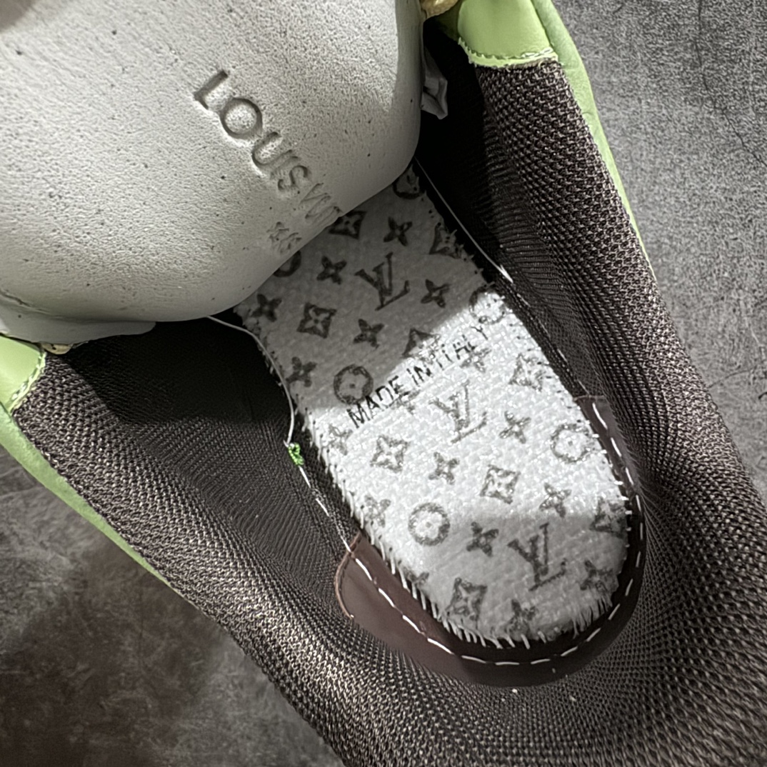 图片[8]-【佛山顶级超A版】Louis Vuitton LV Trainer系列本地仓库现货 当天可取n私人订单 专柜混卖零售专供n所有配色均为购买原版复刻n整体版型 皮料 市场独一无二后跟版型都可以自行对比[机智]吊打市场所有货n怒甩十条街，欢迎拿市场各大工厂的货来对比！n鞋舌烫金超正 压印程度秒杀市面90%以上的高端货n新配色陆续开发出货  尺码：39-45   编码：T1550580-鞋库