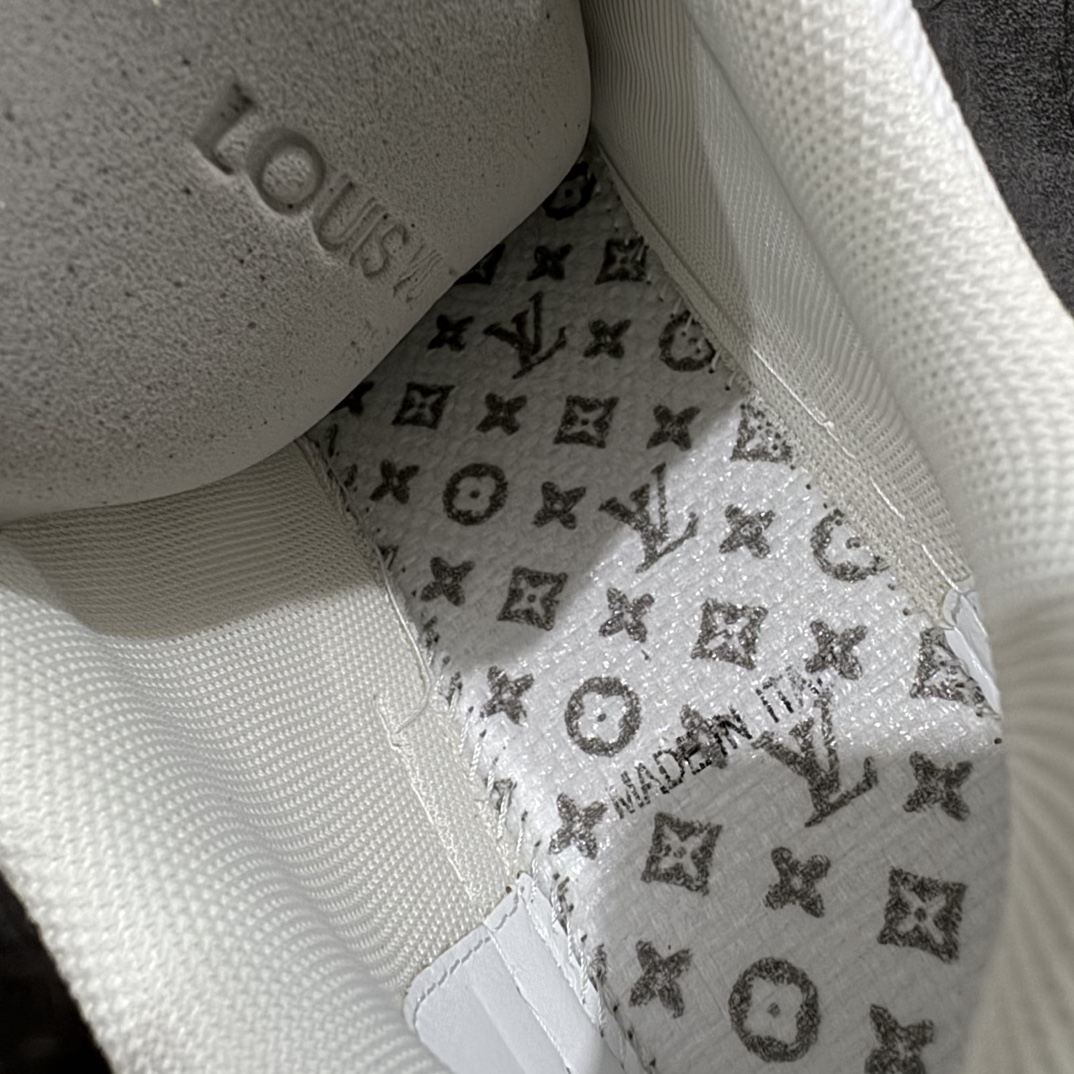 图片[9]-【佛山顶级超A版】Louis Vuitton LV Trainer系列本地仓库现货 当天可取n私人订单 专柜混卖零售专供n所有配色均为购买原版复刻n整体版型 皮料 市场独一无二后跟版型都可以自行对比[机智]吊打市场所有货n怒甩十条街，欢迎拿市场各大工厂的货来对比！n鞋舌烫金超正 压印程度秒杀市面90%以上的高端货n新配色陆续开发出货  尺码：39-45   编码：T1550580-鞋库