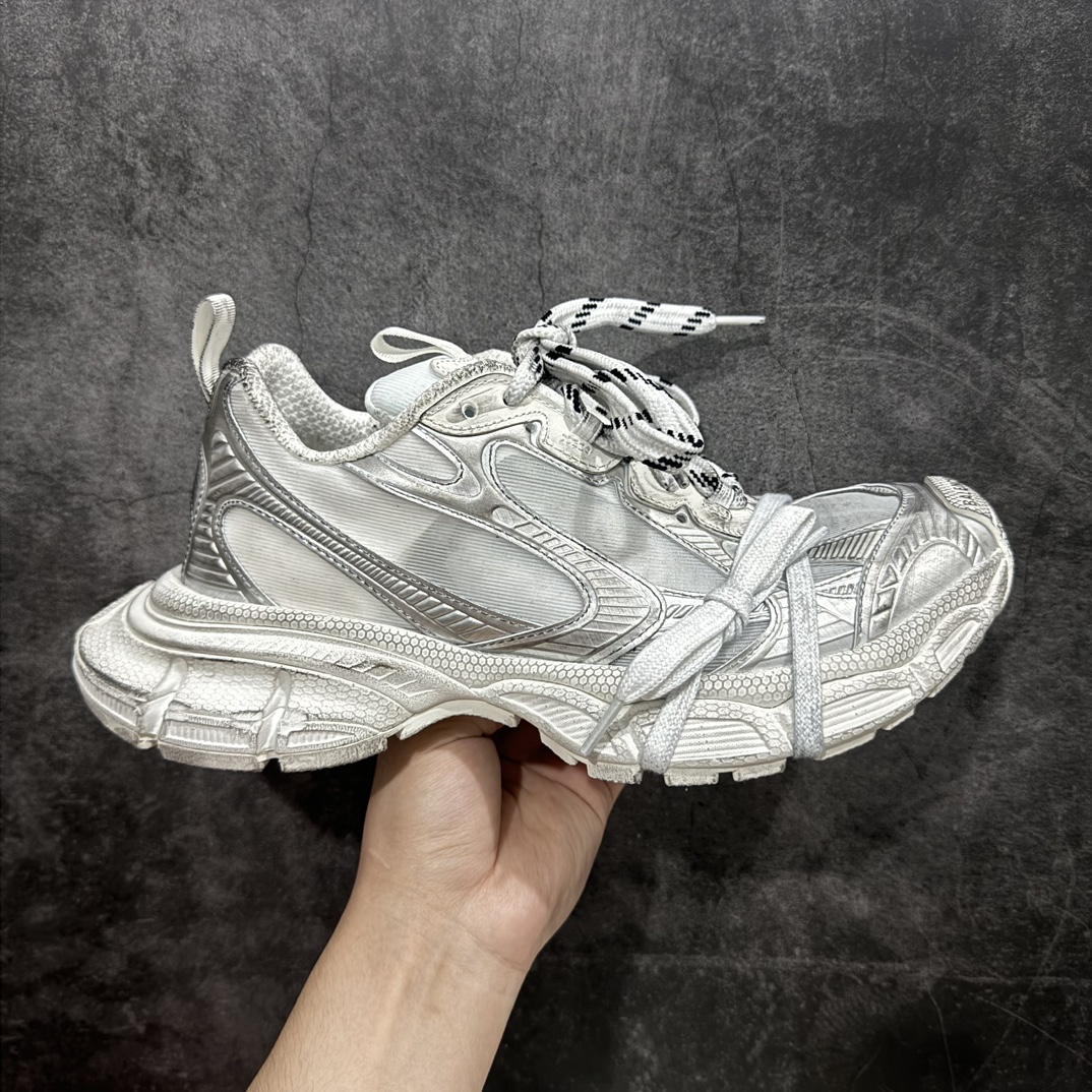 【XA版本】BALENCIAGA 3XL Sneakers巴黎世家十代网布系带低帮走秀复古老爹鞋全套原纸板楦头开发 最原汁原味的灵魂版型全鞋荧光划线卡点 胶水把控整洁度追求极致完美每一双都是工艺品 多重QC质检 超越公司货的品控标准实实在在的免检产品 原盒原配 正确字体电绣 粗细、位置、大小正确 侧边TPU 透气孔匹配意产原版 正确分离大底 TPU软底 原版一致大底LOGO 立体感十足 原厂皮料水洗做旧 采购原厂网纱 不含皮革 网布材料和聚氨酯 磨损效果 鞋头边缘和后帮 Balenciaga 徽标 鞋面和后跟凸印尺码 鞋舌 3XL 橡胶品牌标识和反光细节 鞋帮拉袢和鞋舌拉祥 配反光细节 备用鞋带在鞋履前侧 可在穿着前取下 便于不同造型搭配 偏大一码 尺码：35 36 37 38 39 40 41 42 43 44 45 46 编码：DF390410-鞋库