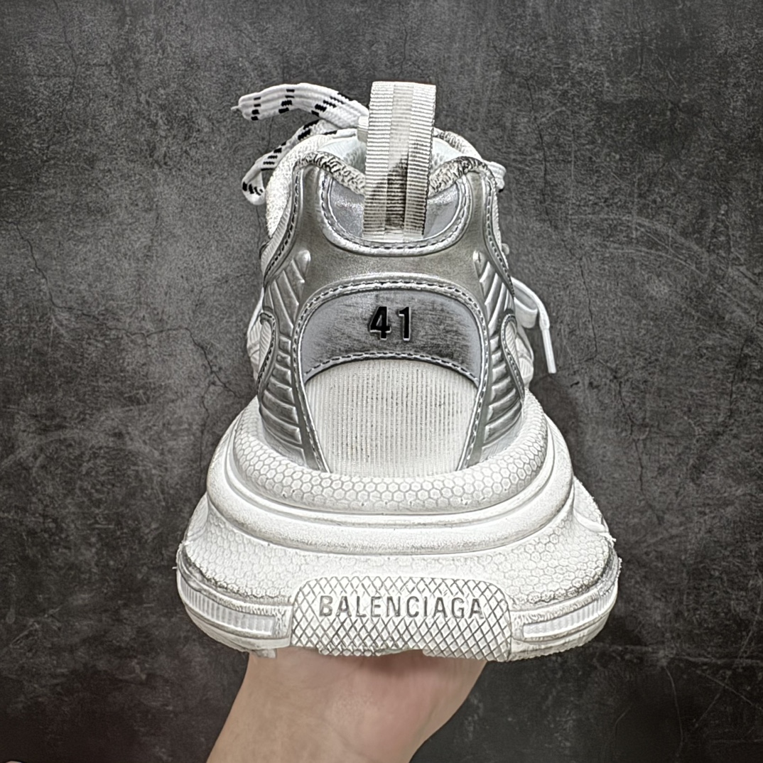 图片[4]-【XA版本】BALENCIAGA 3XL Sneakers巴黎世家十代网布系带低帮走秀复古老爹鞋全套原纸板楦头开发 最原汁原味的灵魂版型全鞋荧光划线卡点 胶水把控整洁度追求极致完美每一双都是工艺品 多重QC质检 超越公司货的品控标准实实在在的免检产品 原盒原配 正确字体电绣 粗细、位置、大小正确 侧边TPU 透气孔匹配意产原版 正确分离大底 TPU软底 原版一致大底LOGO 立体感十足 原厂皮料水洗做旧 采购原厂网纱 不含皮革 网布材料和聚氨酯 磨损效果 鞋头边缘和后帮 Balenciaga 徽标 鞋面和后跟凸印尺码 鞋舌 3XL 橡胶品牌标识和反光细节 鞋帮拉袢和鞋舌拉祥 配反光细节 备用鞋带在鞋履前侧 可在穿着前取下 便于不同造型搭配 偏大一码 尺码：35 36 37 38 39 40 41 42 43 44 45 46 编码：DF390410-鞋库