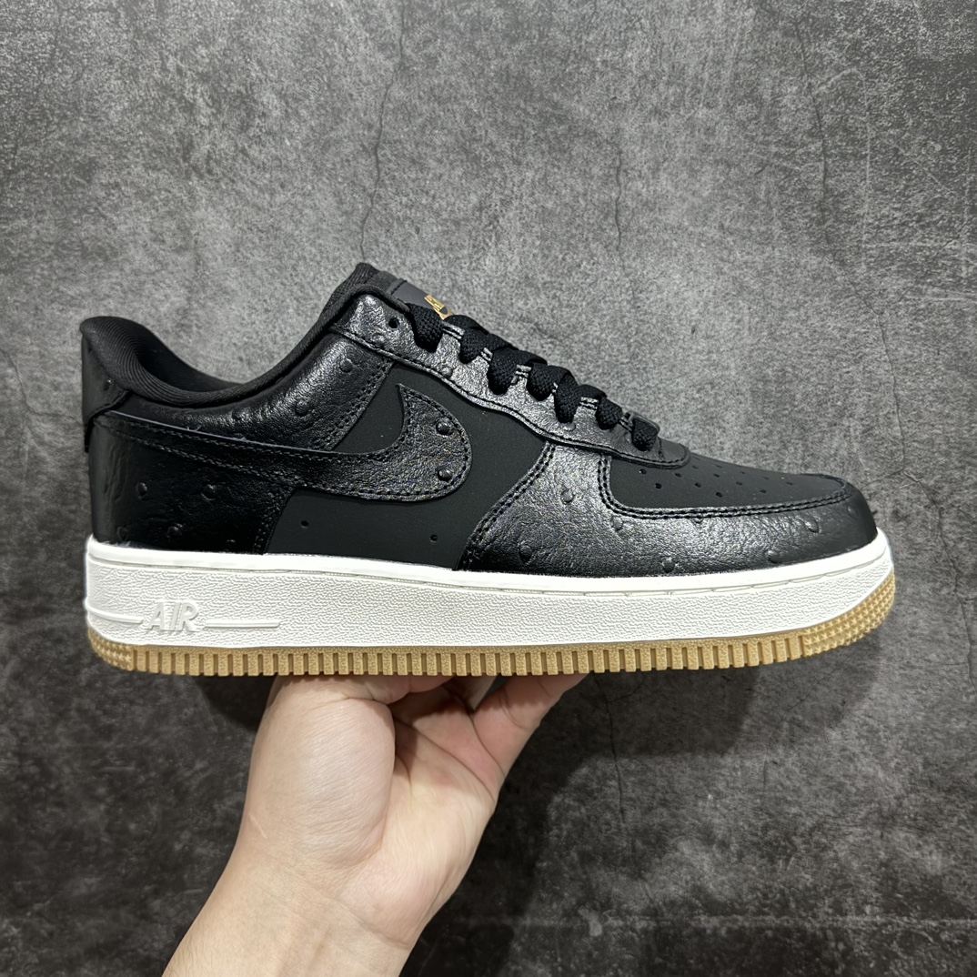 【公司级】WMNS Air Force 1 ‘07 LX 黑白鳄鱼纹n原楦头原纸板 打造纯正空军版型n#专注外贸渠道 全掌内置蜂窝气垫 #原盒配件 原厂中底钢印、拉帮完美 官方同步上架 货号：DZ2708-002 Size：36 36.5 37.5 38 38.5 39 40 40.5 41 42 42.5 43 44 44.5 45 编码：LF250260-鞋库