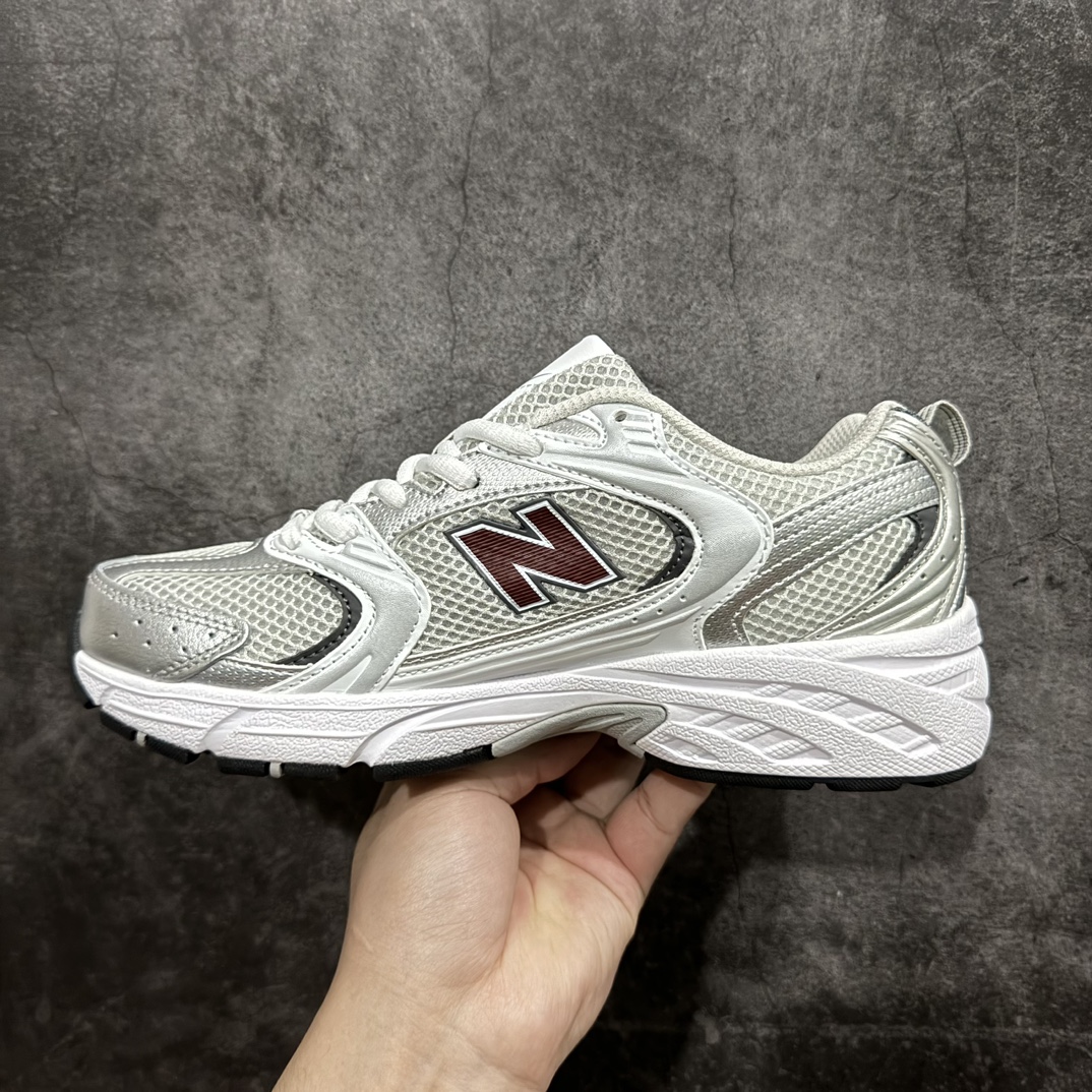 图片[2]-【小PF纯原】New Balance 530 NB530 男女休闲慢跑鞋 MR530GSnn原pf纯原工厂出品n保留原有的版型 清洁度和品质n材料有微调整 价格更具性价比n日韩出口特供订单配套商长期套现长期补货 全新货品正常出厂触屏不到的单价 超级跑量款全套原楦原纸板原厂数据开发 进口三明治网面原装进口翻毛皮料正确绒感卡色 正确中底拉帮中底网布细节 采用轻质牛剖革拼接透气网眼衬垫织物鞋面材质 T-Beam大底提供足步弓支撑 保持步态稳定 后跟搭载外露缓震胶 鞋身整体以各种深浅不一的灰色覆盖 鞋头以淡蓝色调装饰 网眼衬垫通过不规律的色块实现做旧的美感 泛黄的鞋底更是进一步增添了复古气息  尺码：36 37 37.5 38 38.5 39.5 40 40.5 41.5 42 42.5 43 44 44.5 45 编码：NM220240-莆田鞋批发中心