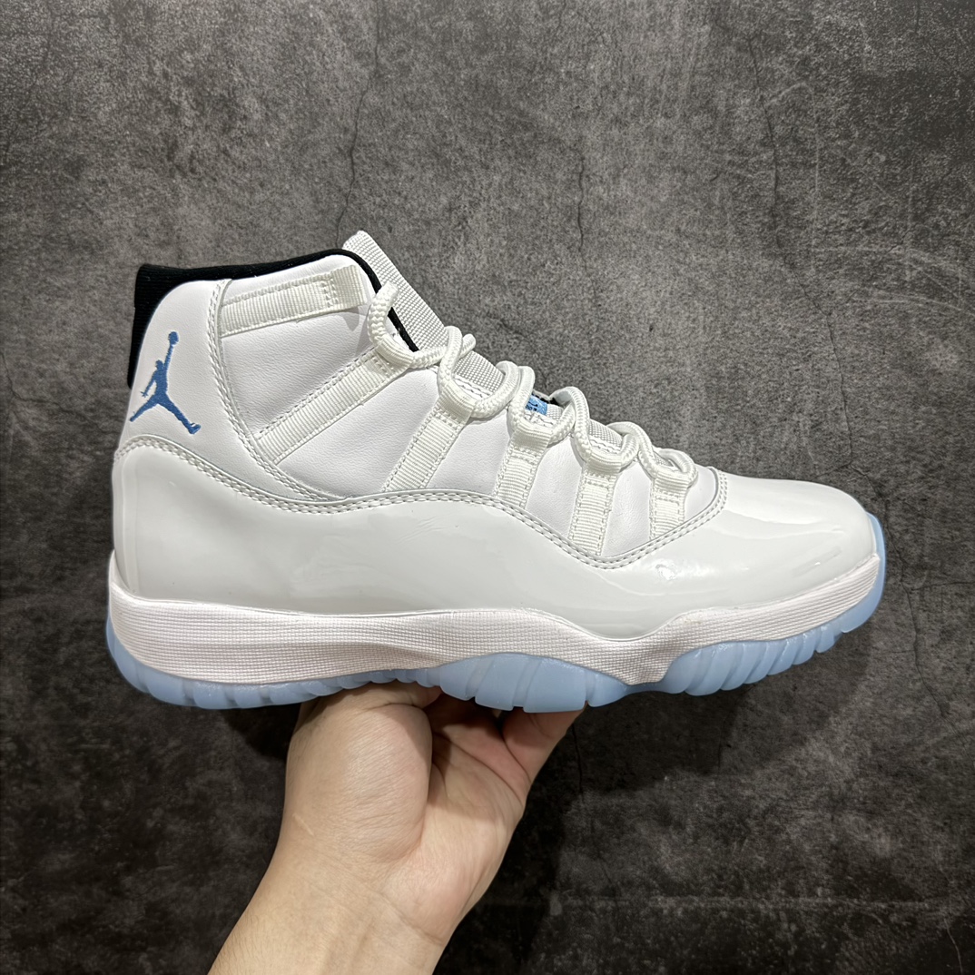 【xp纯原】Air Jordan 11 “Legend Blue” AJ11 传奇蓝 北卡蓝 2024年发售版 货号：CT8012-104nn台湾原厂牛津布，密度紧实，感光度高n领口定型与填充物饱和度完美契合n鞋身主材质均来自三本久sadisa 俗称原厂皮料n鞋身全电脑针车，针距固定，间距平行，转弯自然n蓝色电绣飞人LOGO，饱满自然n冰蓝水晶大底，色泽鲜艳，透光度高 台湾原产碳板n盒标立体标，内置感应芯片内里SIZE标，LNM代工厂n目前市场首个纯原版本 市场第一梯队品质 尺码：40-47.5 编码：XP500520-鞋库