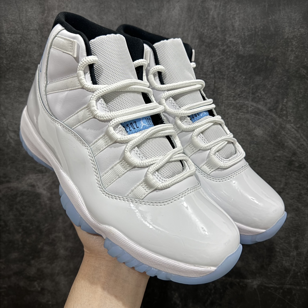 【xp纯原】Air Jordan 11 “Legend Blue” AJ11 传奇蓝 北卡蓝 2024年发售版 货号：CT8012-104nn台湾原厂牛津布，密度紧实，感光度高n领口定型与填充物饱和度完美契合n鞋身主材质均来自三本久sadisa 俗称原厂皮料n鞋身全电脑针车，针距固定，间距平行，转弯自然n蓝色电绣飞人LOGO，饱满自然n冰蓝水晶大底，色泽鲜艳，透光度高 台湾原产碳板n盒标立体标，内置感应芯片内里SIZE标，LNM代工厂n目前市场首个纯原版本 市场第一梯队品质 尺码：40-47.5 编码：XP500520-鞋库