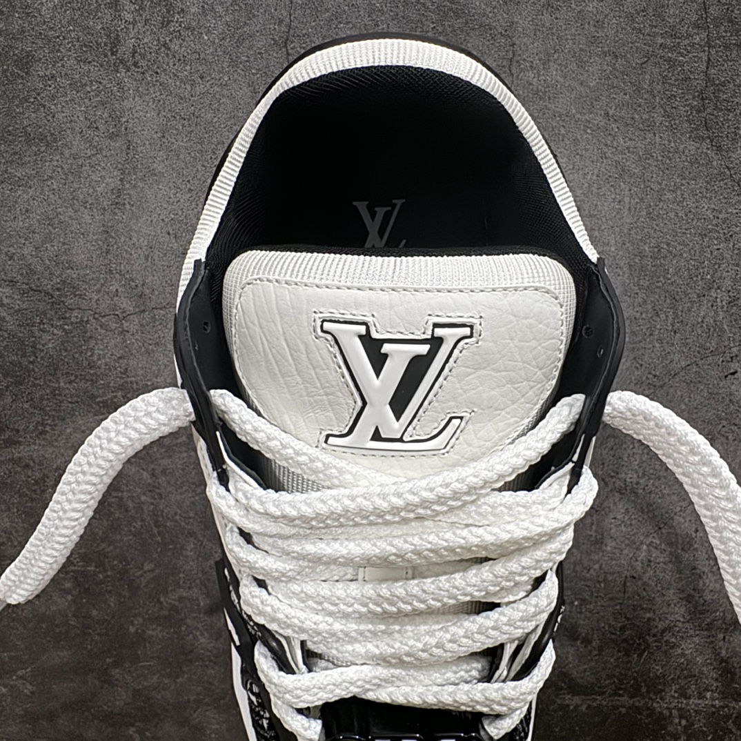 图片[8]-【佛山顶级超A版】Louis Vuitton LV Trainer系列 黑牛仔胖丁n本地仓库现货 当天可取n私人订单 专柜混卖零售专供n所有配色均为购买原版复刻n整体版型 皮料 市场独一无二后跟版型都可以自行对比[机智]吊打市场所有货n怒甩十条街，欢迎拿市场各大工厂的货来对比！n鞋舌烫金超正 压印程度秒杀市面90%以上的高端货n新配色陆续开发出货  尺码：35-45   编码：T1550580-莆田鞋批发中心