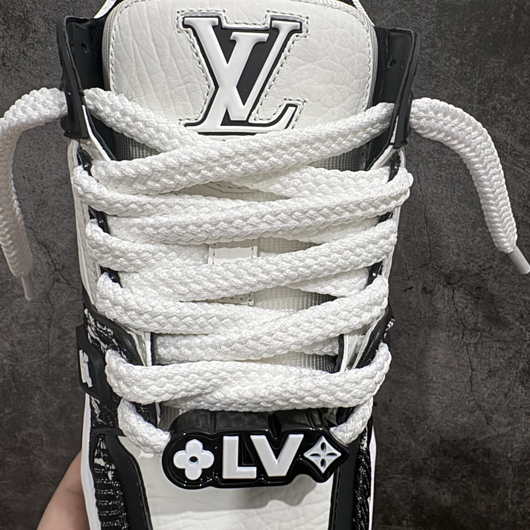 图片[6]-【佛山顶级超A版】Louis Vuitton LV Trainer系列 黑牛仔胖丁n本地仓库现货 当天可取n私人订单 专柜混卖零售专供n所有配色均为购买原版复刻n整体版型 皮料 市场独一无二后跟版型都可以自行对比[机智]吊打市场所有货n怒甩十条街，欢迎拿市场各大工厂的货来对比！n鞋舌烫金超正 压印程度秒杀市面90%以上的高端货n新配色陆续开发出货  尺码：35-45   编码：T1550580-莆田鞋批发中心