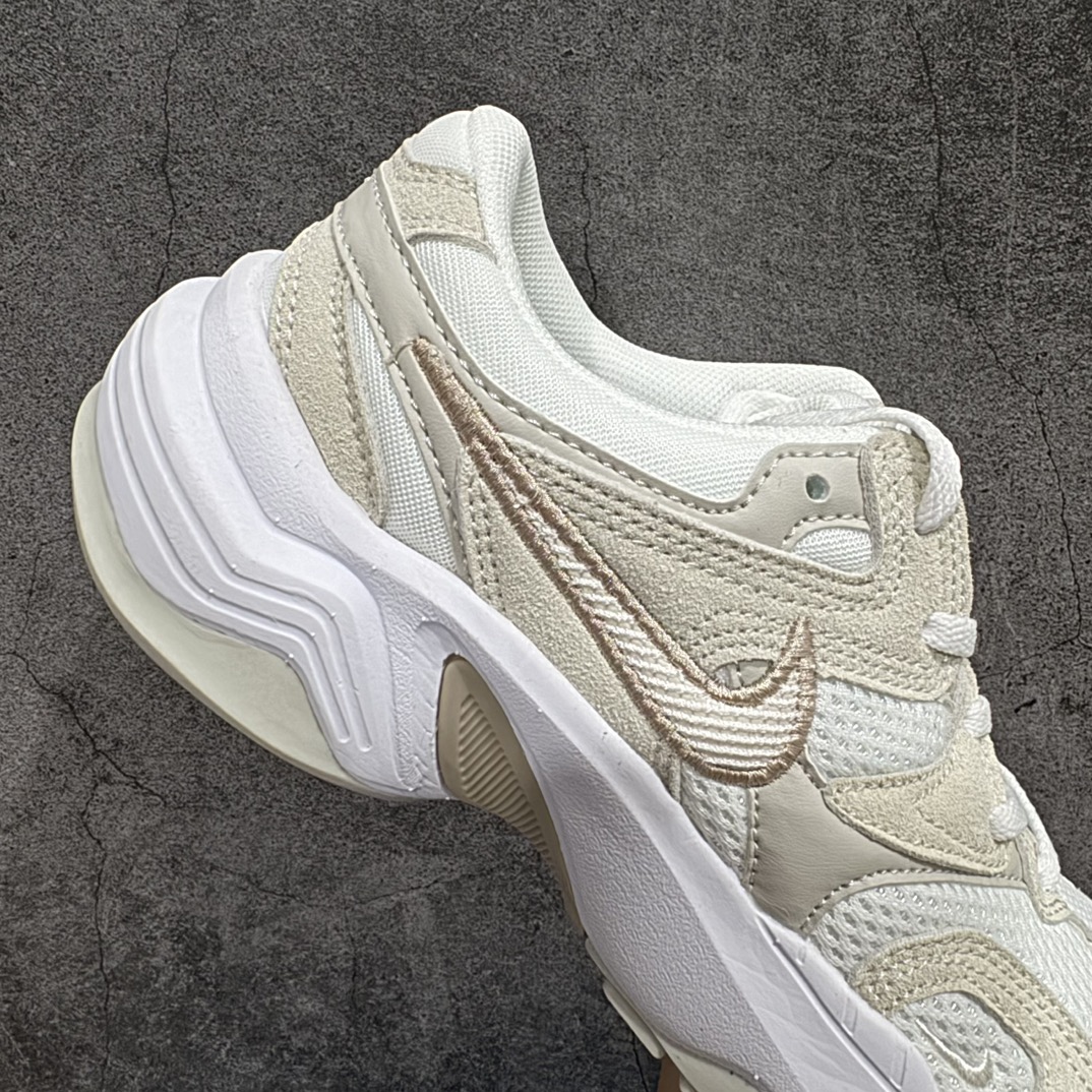 图片[7]-【公司级】耐克Nike  AL8\”Sail Light Bone\”系列低帮复古百搭厚底老爹风休闲运动慢跑鞋“米白骨白”FJ3794-102nn男女鞋真标半码制n原楦开发版型 采用环保绒面革与网织布鞋面材质n中底嵌入高密MD缓震物料 外置橡胶防滑底片❗️n又一款经典耐穿的老爹鞋来啦！nNike  AL8 运动鞋气垫缓震老爹鞋舒适有型，让你尽享畅动时光。该鞋款采用匠心设计，尽显流畅律动，为不同造型增添盎然意趣。舒适鞋底搭载 Air Max 技术，结合自然美学，缔造脚踏实地的出众体验。 尺码：36 36.5 37.5 38 38.5 39 40 40.5 41 42 42.5 43 44 44.5 45 编码：777250270-鞋库