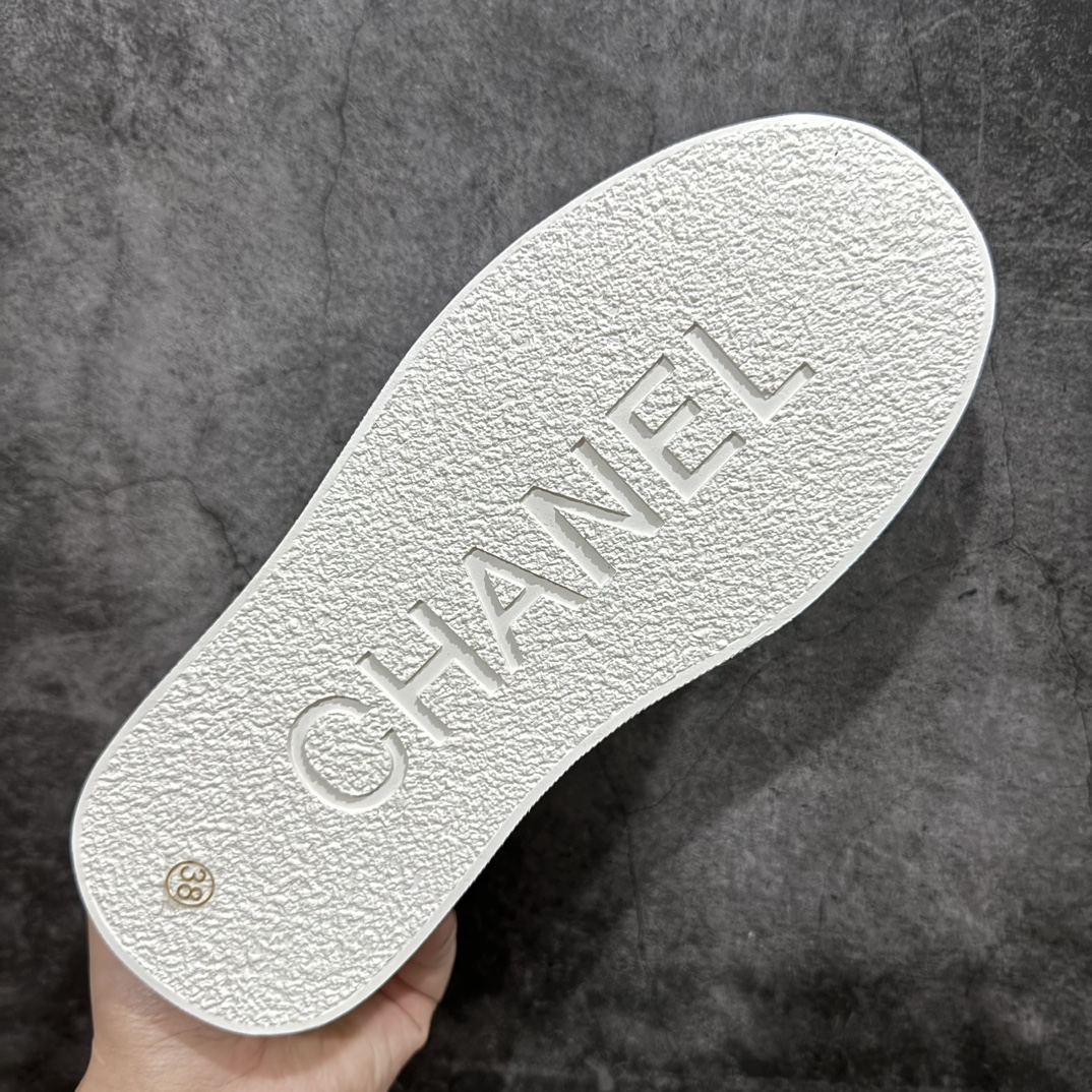 图片[9]-【广东纯原版本】香奈儿Chanel Creepers Canvas Mule Sneaker 饼干系列穆勒懒人一脚蹬厚底低帮帆布松糕休闲半拖板鞋“帆布黑白”nn女鞋广东原产n显腿长神器，高奢品牌n升级全套包装物及配件n采用全工艺透气纯棉帆布材质鞋面n拼接真皮及小羊皮乳胶脚垫n超轻IP一套模缓震大底❗️ 尺码：35-40 编码：KH250270-鞋库