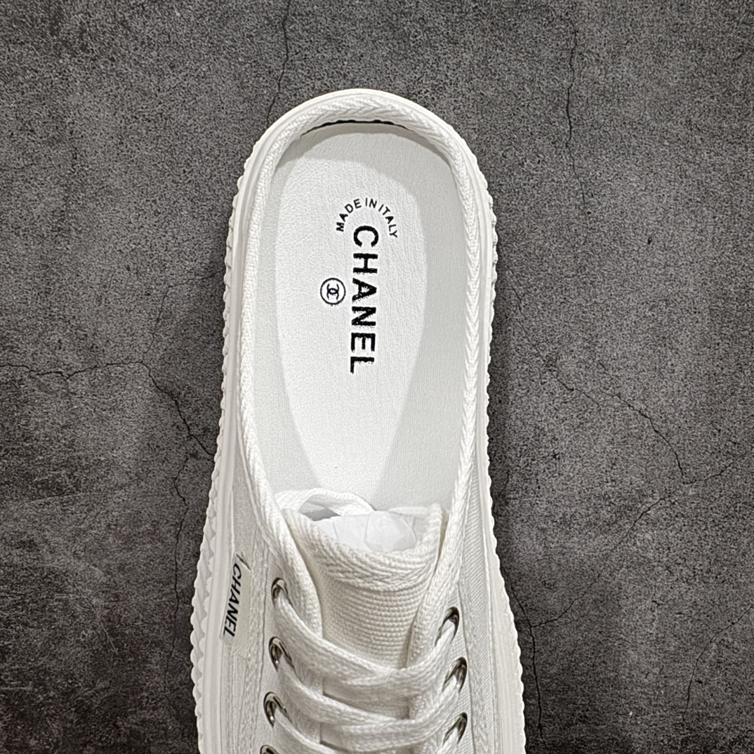 图片[8]-【广东纯原版本】香奈儿Chanel Creepers Canvas Mule Sneaker 饼干系列穆勒懒人一脚蹬厚底低帮帆布松糕休闲半拖板鞋“帆布白色”nn女鞋广东原产n显腿长神器，高奢品牌n升级全套包装物及配件n采用全工艺透气纯棉帆布材质鞋面n拼接真皮及小羊皮乳胶脚垫n超轻IP一套模缓震大底❗️ 尺码：35-40 编码：KH250270-莆田鞋批发中心