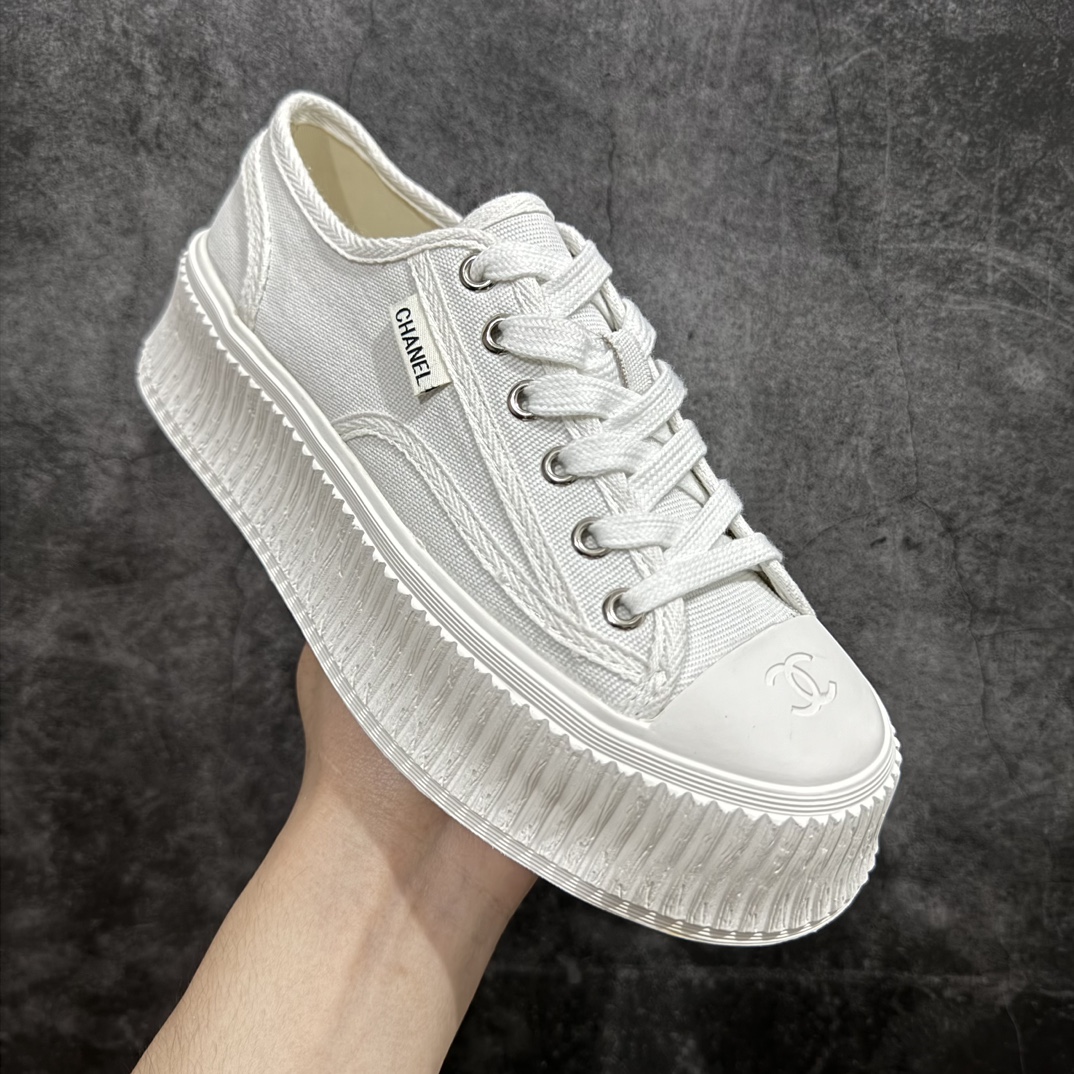 图片[3]-【广东纯原版本】香奈儿Chanel Creepers Canvas Mule Sneaker 饼干系列穆勒懒人一脚蹬厚底低帮帆布松糕休闲半拖板鞋“帆布白色”nn女鞋广东原产n显腿长神器，高奢品牌n升级全套包装物及配件n采用全工艺透气纯棉帆布材质鞋面n拼接真皮及小羊皮乳胶脚垫n超轻IP一套模缓震大底❗️ 尺码：35-40 编码：KH250270-鞋库