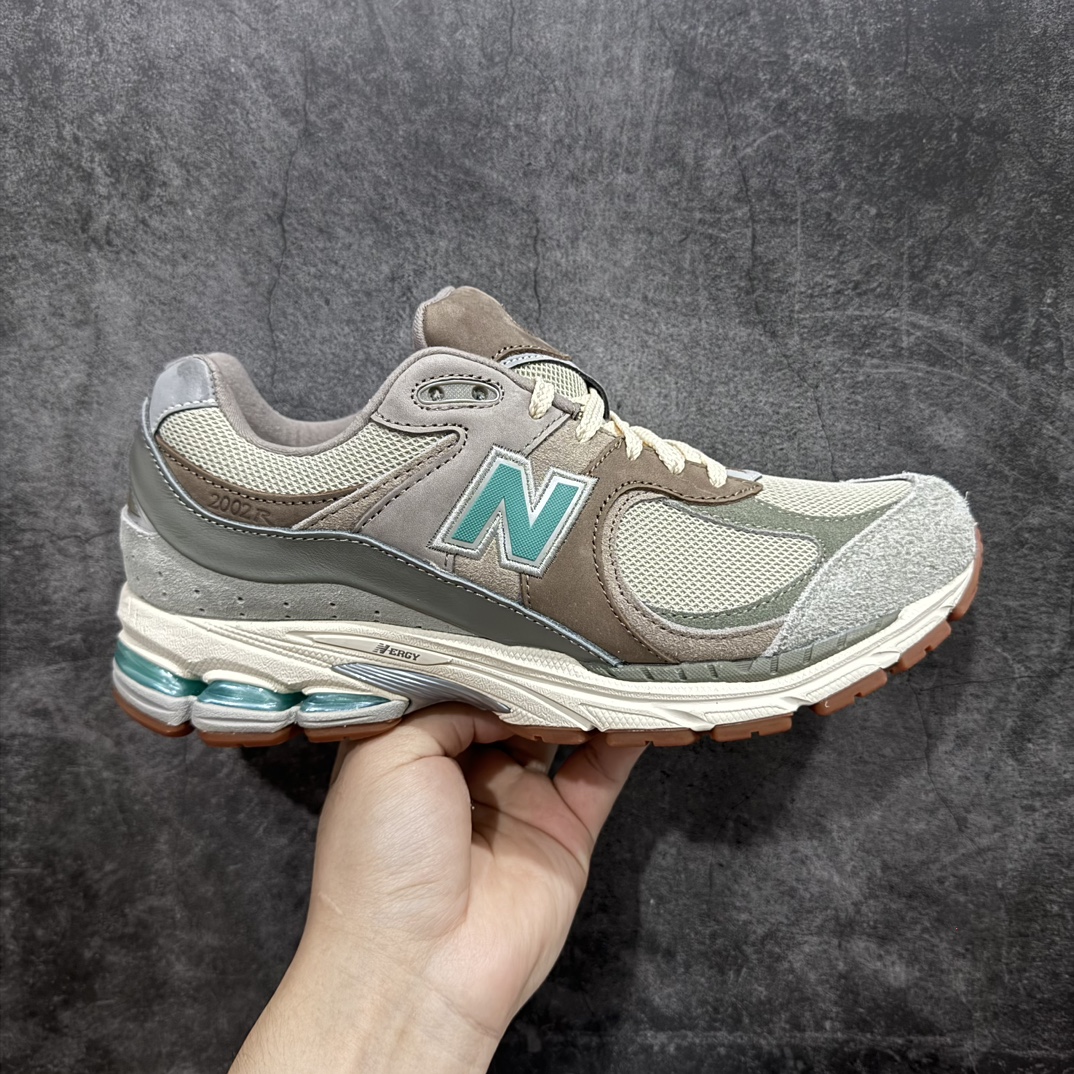 【纯原M版】新百伦NB New Balance M2002RAM Atmos联名米棕绿色 全套原楦原纸板原厂数据开发 原厂网纱 原装进口翻毛皮料正确绒感卡色 正确中底拉帮中底网布细节 一比一手工擦旧效果 冲裁组合 匠心打造 耗时两个月开发完成 工艺极其复杂难度可想而知 新开独立私模大底 全网唯一正确做旧组合大底 高端零售专供产物  尺码：36 37 37.5 38 38.5 39.5 40 40.5 41.5 42 42.5 43 44 44.5 45 45.5 46.5 47 编码：HXS300320-莆田鞋批发中心