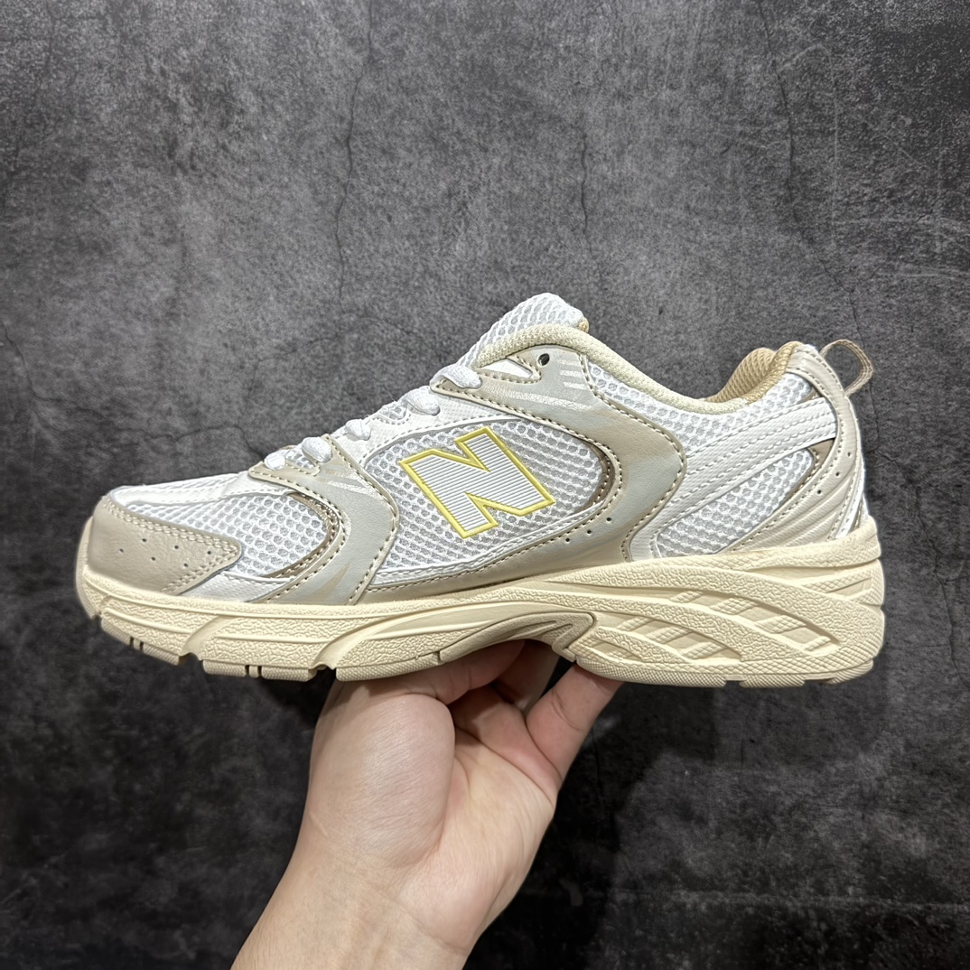 图片[2]-【小PF纯原】New Balance 530 NB530 男女休闲慢跑鞋 MR530AAnn原pf纯原工厂出品n保留原有的版型 清洁度和品质n材料有微调整 价格更具性价比n日韩出口特供订单配套商长期套现长期补货 全新货品正常出厂触屏不到的单价 超级跑量款全套原楦原纸板原厂数据开发 进口三明治网面原装进口翻毛皮料正确绒感卡色 正确中底拉帮中底网布细节 采用轻质牛剖革拼接透气网眼衬垫织物鞋面材质 T-Beam大底提供足步弓支撑 保持步态稳定 后跟搭载外露缓震胶 鞋身整体以各种深浅不一的灰色覆盖 鞋头以淡蓝色调装饰 网眼衬垫通过不规律的色块实现做旧的美感 泛黄的鞋底更是进一步增添了复古气息  尺码：36 37 37.5 38 38.5 39.5 40 40.5 41.5 42 42.5 43 44 44.5 45 编码：NM220240-鞋库