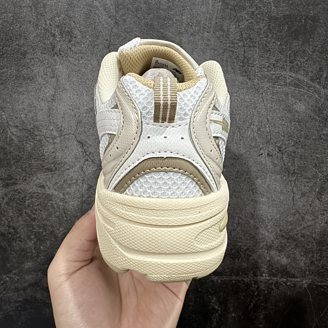 图片[4]-【小PF纯原】New Balance 530 NB530 男女休闲慢跑鞋 MR530AAnn原pf纯原工厂出品n保留原有的版型 清洁度和品质n材料有微调整 价格更具性价比n日韩出口特供订单配套商长期套现长期补货 全新货品正常出厂触屏不到的单价 超级跑量款全套原楦原纸板原厂数据开发 进口三明治网面原装进口翻毛皮料正确绒感卡色 正确中底拉帮中底网布细节 采用轻质牛剖革拼接透气网眼衬垫织物鞋面材质 T-Beam大底提供足步弓支撑 保持步态稳定 后跟搭载外露缓震胶 鞋身整体以各种深浅不一的灰色覆盖 鞋头以淡蓝色调装饰 网眼衬垫通过不规律的色块实现做旧的美感 泛黄的鞋底更是进一步增添了复古气息  尺码：36 37 37.5 38 38.5 39.5 40 40.5 41.5 42 42.5 43 44 44.5 45 编码：NM220240-鞋库