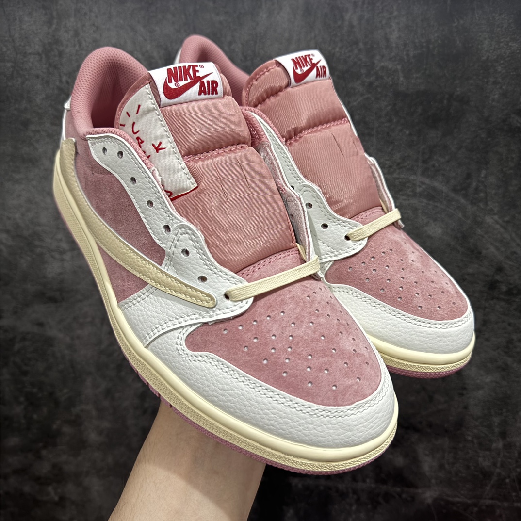 【KZ神版】Travis Scott x Air Jordan AJ1 Low OG SP TS联名9.0 白粉倒钩低帮 DM7866-600n毫无疑问市场中端王者全套原纸板楦头开发 确保原汁原味完美呈现倒钩版型 原档案转印油墨一体东莞原厂磨具大底独家尺码35.5 48.5 一码一磨具拒绝假半码 此版本只针对中端市场 皮料材质有所更替 其他数据细节工艺流程均保持一致 绝不口嗨 细节品控鞋型随意秒杀市面3XX 4XX 原盒原配 外盒透明胶套 内侧字体 工整带凹凸感 原厂拉帮工艺 针距密度一致 后跟弧度收口自然不对折 极致一眼正品既视感 进口玻璃冲刀皮料裁剪零毛边 承诺百分百一致原鞋 全鞋电脑针车工艺 进口港宝加持 后跟自然饱满 全鞋荧光划线卡点 追求极致完美 每一双都是工艺品 多重QC质检 超越公司货的品控标准 实实在在的免检产品SIZE：35.5 36 36.5 37.5 38 38.5 39 40 40.5 41 42 42.5 43 44 44.5 45 46 47.5 48.5 编码：MF270300-鞋库