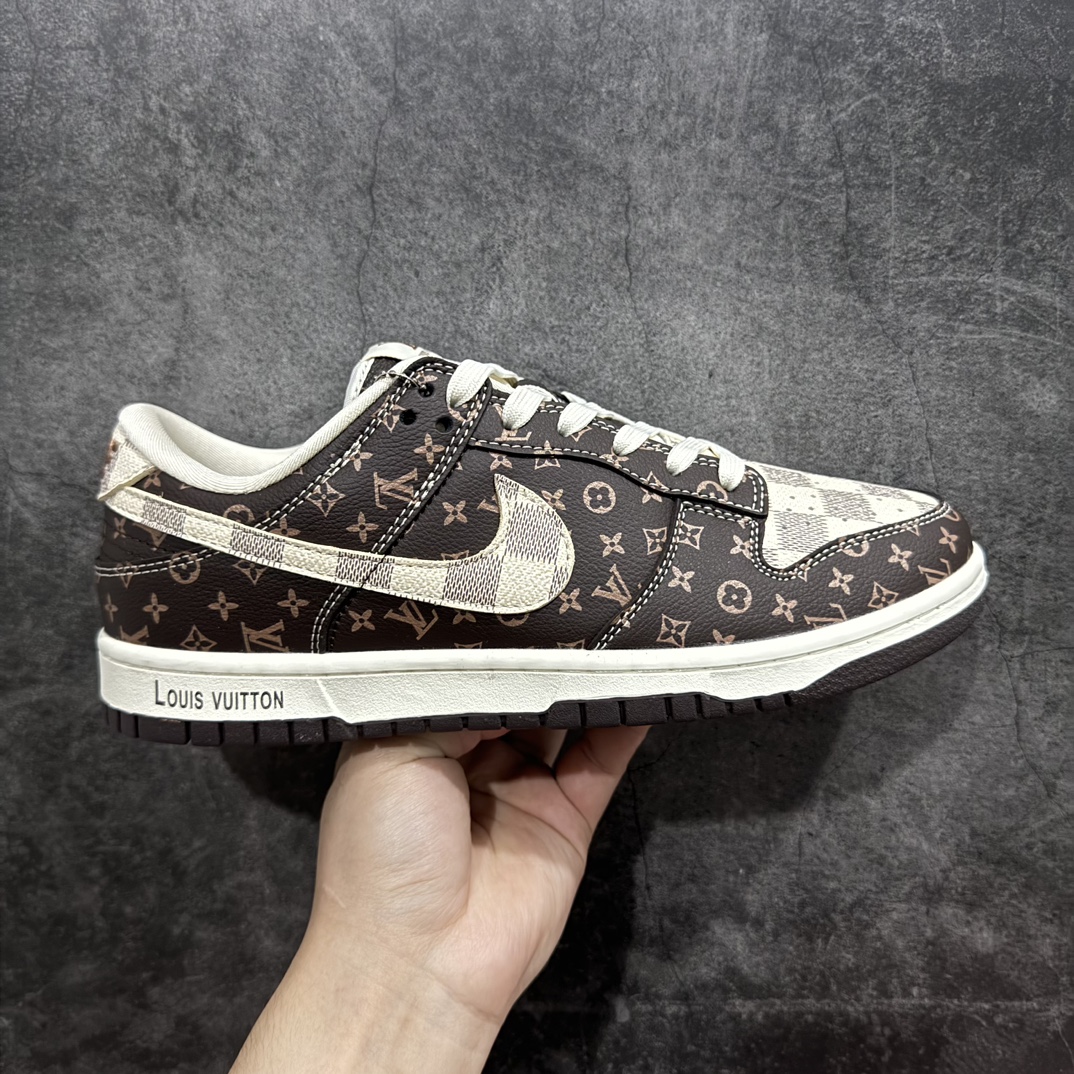 【定制版】Nk SB Dunk Low LV联名-棋盘格棕老花白勾 周年高端定制 低帮休闲板鞋 SJ2068-255rn定制鞋盒 大厂纯原品质出货 超高清洁度 皮料切割干净无任何毛边 细节完美 r 尺码：36 36.5 37.5 38 38.5 39 40 40.5 41 42 42.5 43 44 44.5 45  编码：HXS320340-莆田鞋批发中心