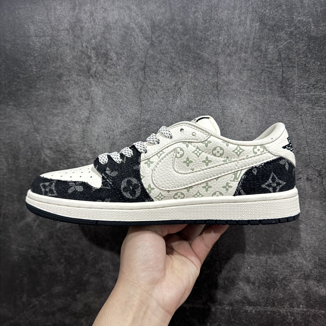 图片[2]-【定制版】Fragment x TS x Air Jordan 1 Low x LVn三方联名倒钩低帮 纯原大厂出品唯一可媲美原版 同价位区间无对手n全新的三方联名低帮倒钩鞋面延续了黑脚趾设计 点缀上Travis Scott 标志性的Logon完善极具Fragment Design的设计风格n左右脚分别以Travis Scott鬼脸和乔丹飞翼加以修饰彰显出三方联名的奢华格调 官方货号: SJ2068 008 Size：36 36.5 37.5 38 38.5 39 40 40.5 41 42 42.5 43 44 44.5 45 编码：HXS320340-莆田鞋批发中心