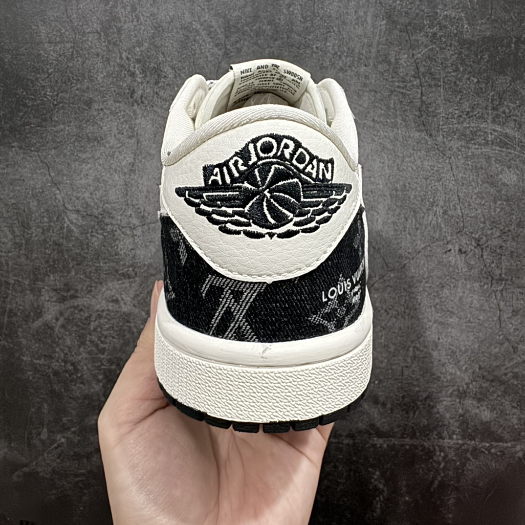 图片[4]-【定制版】Fragment x TS x Air Jordan 1 Low x LVn三方联名倒钩低帮 纯原大厂出品唯一可媲美原版 同价位区间无对手n全新的三方联名低帮倒钩鞋面延续了黑脚趾设计 点缀上Travis Scott 标志性的Logon完善极具Fragment Design的设计风格n左右脚分别以Travis Scott鬼脸和乔丹飞翼加以修饰彰显出三方联名的奢华格调 官方货号: SJ2068 008 Size：36 36.5 37.5 38 38.5 39 40 40.5 41 42 42.5 43 44 44.5 45 编码：HXS320340-莆田鞋批发中心