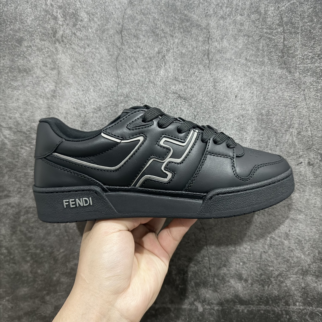 【广东纯原礼盒版本】FENDI 芬迪 Match Sneakers 低帮运动鞋nFendi芬迪情侣款休闲鞋 独家定制n全身20几个细节点全部做到一致还原吊打市面所有版本独家原装套装配件官方同源渠道原装订单 全套专柜包装物及配件n鞋底嵌入核心防伪芯片感应装置FENDI芬迪match最新爆款情侣款运动鞋板鞋n原版购入 高工艺无缝细空胶技术，贴楦误差0.05mm,鞋底采用固特异内外锁死工艺，最大限度弯折永不开胶，原鞋一致效果环保无味 鞋面采用麂皮和皮革拼接组合 logo内里采用毛巾绒里 上脚超级柔软 轻便 舒适搭配卫衣  尺码：35 36 37 38 39 40 41 42 43 44 45 46 编码：HH380420-鞋库