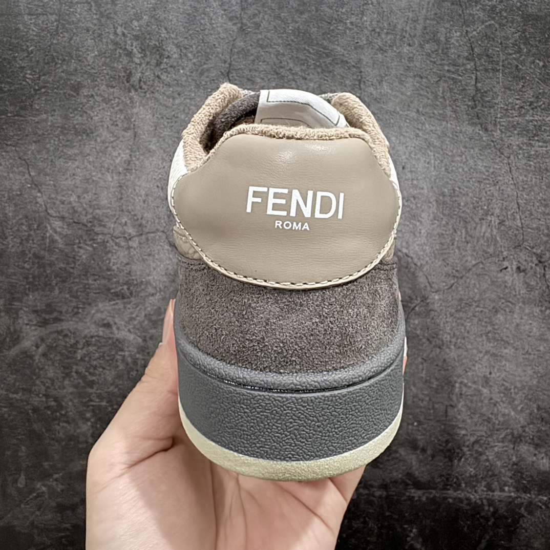 图片[4]-【广东纯原礼盒版本】FENDI 芬迪 Match Sneakers 低帮运动鞋nFendi芬迪情侣款休闲鞋 独家定制n全身20几个细节点全部做到一致还原吊打市面所有版本独家原装套装配件官方同源渠道原装订单 全套专柜包装物及配件n鞋底嵌入核心防伪芯片感应装置FENDI芬迪match最新爆款情侣款运动鞋板鞋n原版购入 高工艺无缝细空胶技术，贴楦误差0.05mm,鞋底采用固特异内外锁死工艺，最大限度弯折永不开胶，原鞋一致效果环保无味 鞋面采用麂皮和皮革拼接组合 logo内里采用毛巾绒里 上脚超级柔软 轻便 舒适搭配卫衣  尺码：35 36 37 38 39 40 41 42 43 44 45 46 编码：HH380420-鞋库