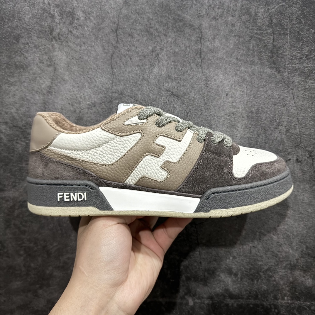 【广东纯原礼盒版本】FENDI 芬迪 Match Sneakers 低帮运动鞋nFendi芬迪情侣款休闲鞋 独家定制n全身20几个细节点全部做到一致还原吊打市面所有版本独家原装套装配件官方同源渠道原装订单 全套专柜包装物及配件n鞋底嵌入核心防伪芯片感应装置FENDI芬迪match最新爆款情侣款运动鞋板鞋n原版购入 高工艺无缝细空胶技术，贴楦误差0.05mm,鞋底采用固特异内外锁死工艺，最大限度弯折永不开胶，原鞋一致效果环保无味 鞋面采用麂皮和皮革拼接组合 logo内里采用毛巾绒里 上脚超级柔软 轻便 舒适搭配卫衣  尺码：35 36 37 38 39 40 41 42 43 44 45 46 编码：HH380420-莆田鞋批发中心