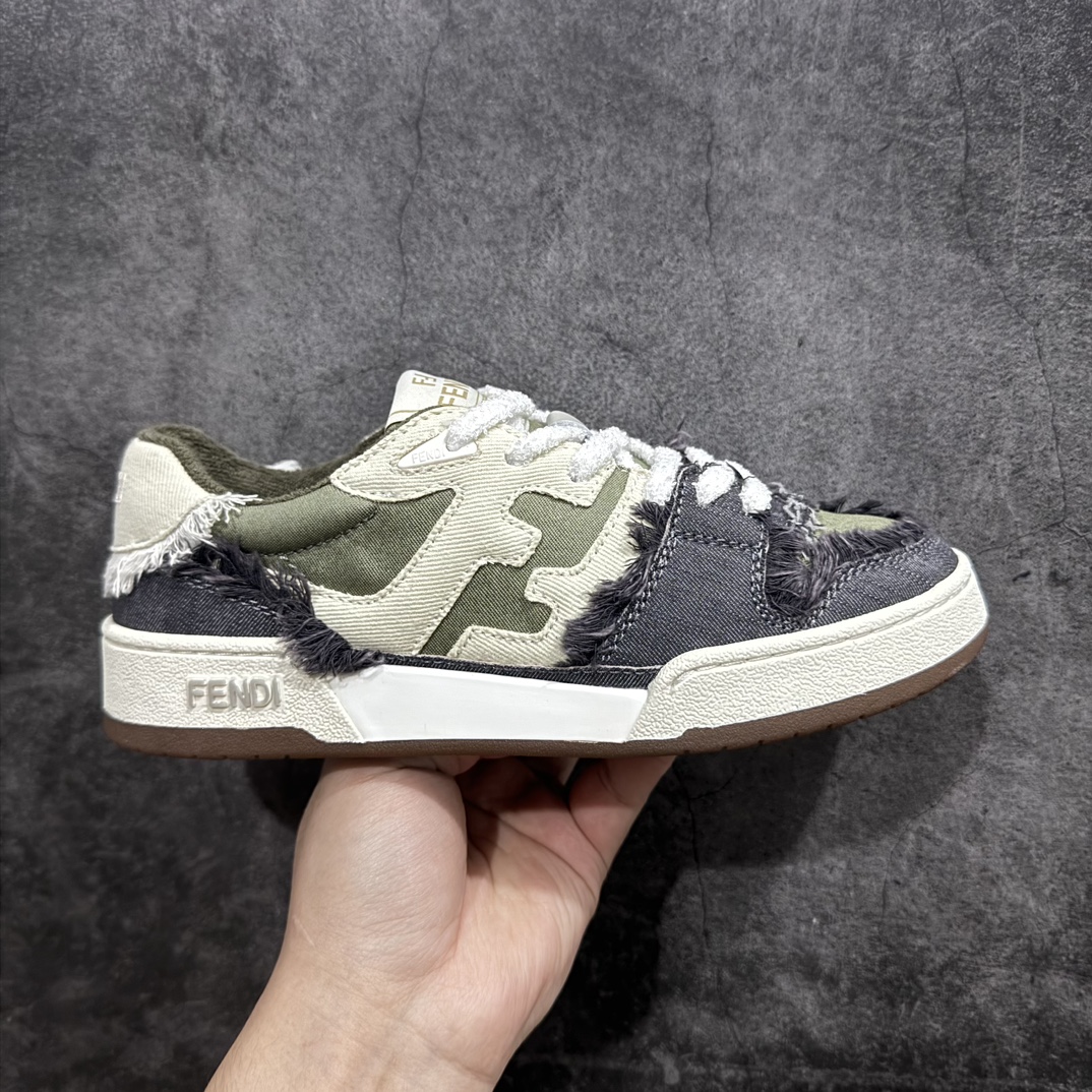 【广东纯原礼盒版本】FENDI 芬迪 Match Sneakers 低帮运动鞋nFendi芬迪情侣款休闲鞋 独家定制n全身20几个细节点全部做到一致还原吊打市面所有版本独家原装套装配件官方同源渠道原装订单 全套专柜包装物及配件n鞋底嵌入核心防伪芯片感应装置FENDI芬迪match最新爆款情侣款运动鞋板鞋n原版购入 高工艺无缝细空胶技术，贴楦误差0.05mm,鞋底采用固特异内外锁死工艺，最大限度弯折永不开胶，原鞋一致效果环保无味 鞋面采用麂皮和皮革拼接组合 logo内里采用毛巾绒里 上脚超级柔软 轻便 舒适搭配卫衣  尺码：35 36 37 38 39 40 41 42 43 44 45 46 编码：HH380420-鞋库