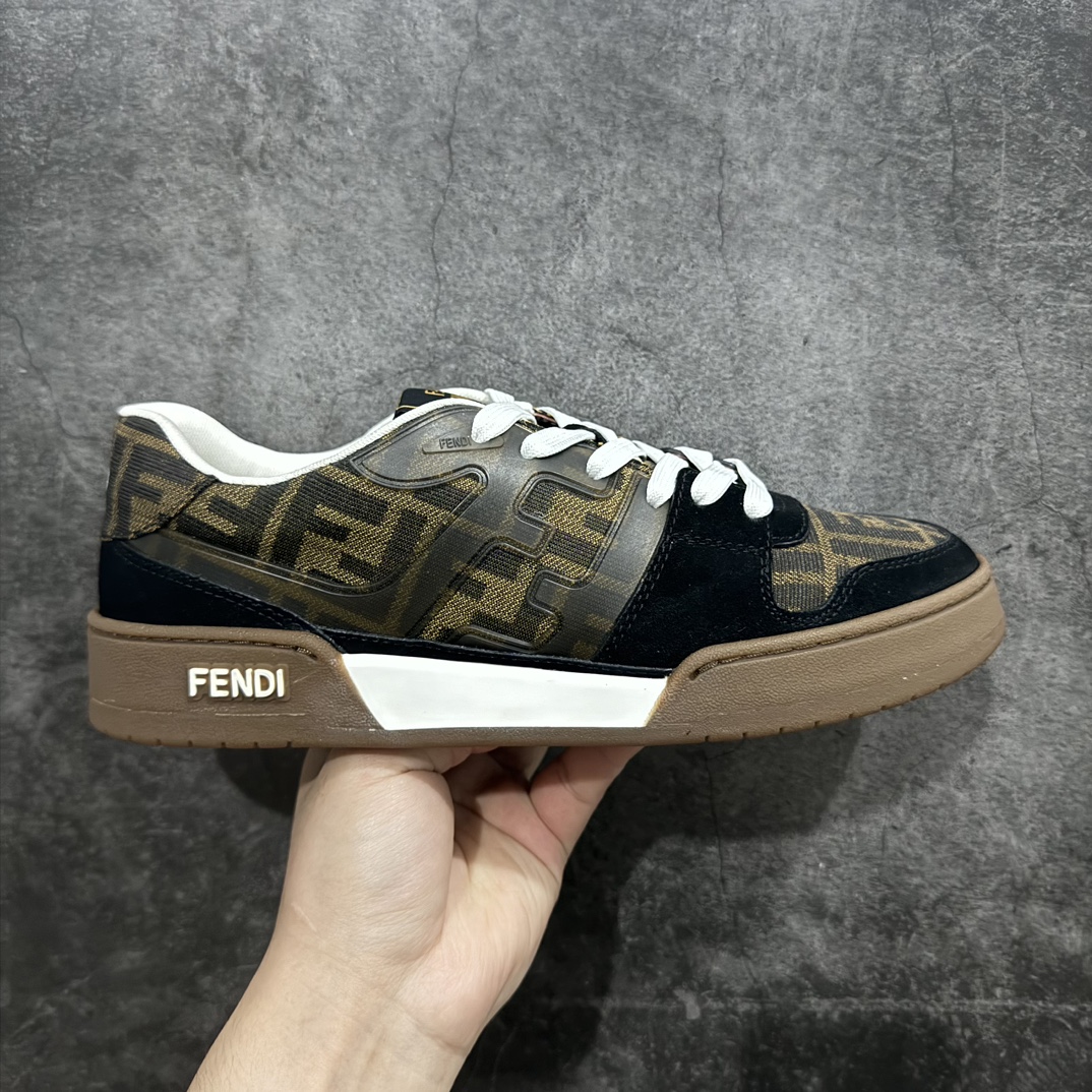 【广东纯原礼盒版本】FENDI 芬迪 Match Sneakers 低帮运动鞋nFendi芬迪情侣款休闲鞋 独家定制n全身20几个细节点全部做到一致还原吊打市面所有版本独家原装套装配件官方同源渠道原装订单 全套专柜包装物及配件n鞋底嵌入核心防伪芯片感应装置FENDI芬迪match最新爆款情侣款运动鞋板鞋n原版购入 高工艺无缝细空胶技术，贴楦误差0.05mm,鞋底采用固特异内外锁死工艺，最大限度弯折永不开胶，原鞋一致效果环保无味 鞋面采用麂皮和皮革拼接组合 logo内里采用毛巾绒里 上脚超级柔软 轻便 舒适搭配卫衣  尺码：35 36 37 38 39 40 41 42 43 44 45 46 编码：HH380420-鞋库