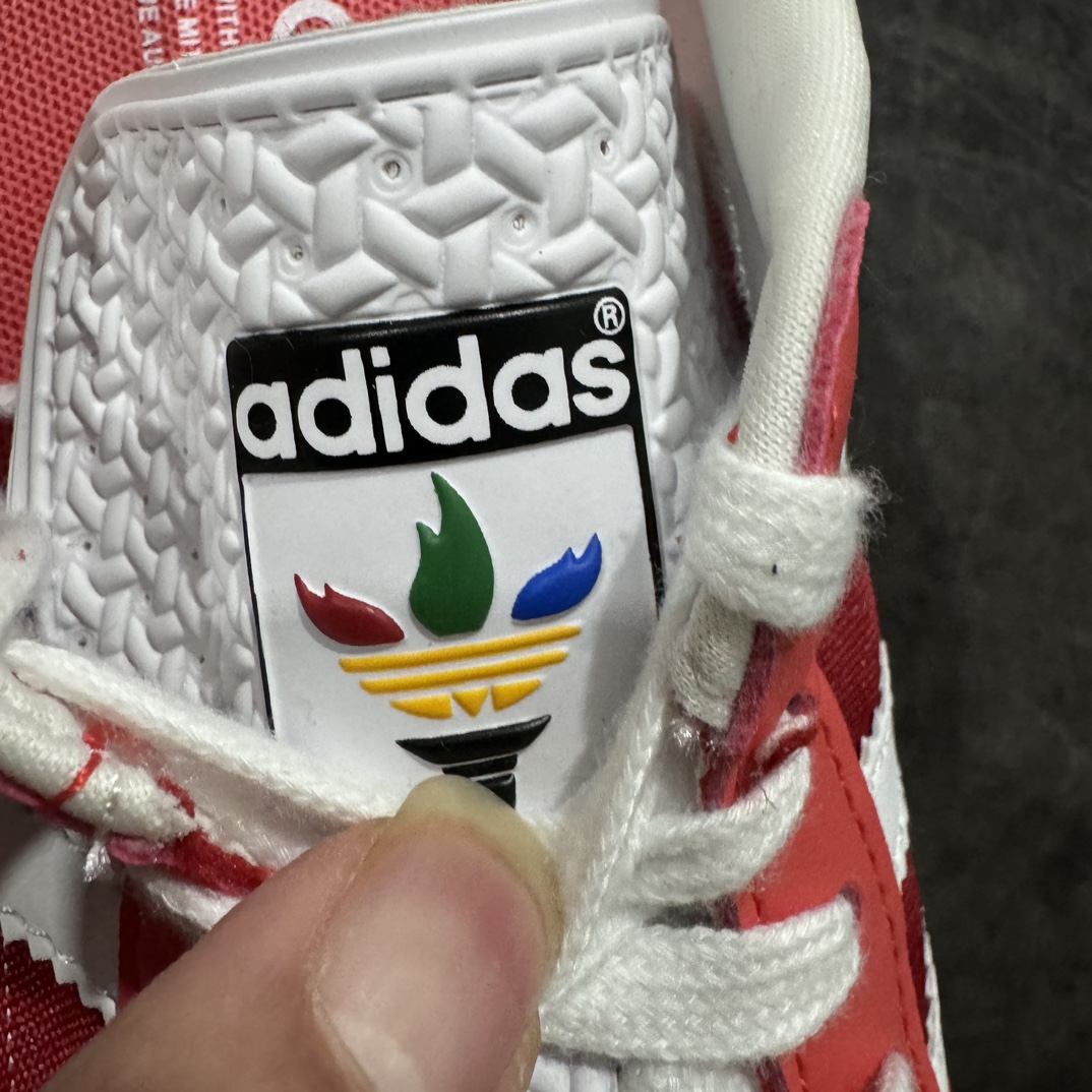 图片[5]-【神版】AD Original Gazelle Indoor Trainers 瞪羚室内鞋系列低帮复古百搭休闲运动德训风板鞋 奥运会 红白绿 IF9641nn高端零售特供批次 原厂定制长毛翻毛皮组合环保纤维革鞋面材质 内置环保海玻璃鞋垫 外置RB橡胶大底 产品品控稳定性领先行业 原厂全套原楦原纸板冲刀磨具开发 原厂皮料加持 原厂港宝加持定型后跟R度完美 将复古进行到底 简约流畅 三十年不变经典 这款Gazelle运动鞋 无论面料、配色、质感或设计 都只在重现其1991年原款的经典 皮革鞋面 撞色三条纹和鞋跟标的设计 力求呈现90年代的经典复古风潮 Samba火热的同时 也带动了其它的复古鞋型 Gazelle便是其中一只 Gazelle Indoor拥有包边更宽的T字型鞋头 更好的保护运动员的前掌 浓浓的复古氛围感 非常适合现在流行的Cleanfit风格 尺码：35.5 36 36⅔ 37⅓ 38 38⅔ 39⅓ 40 40⅔ 41⅓ 42 42⅔ 43⅓ 44 44⅔ 45 编码：DZ230250-莆田鞋批发中心