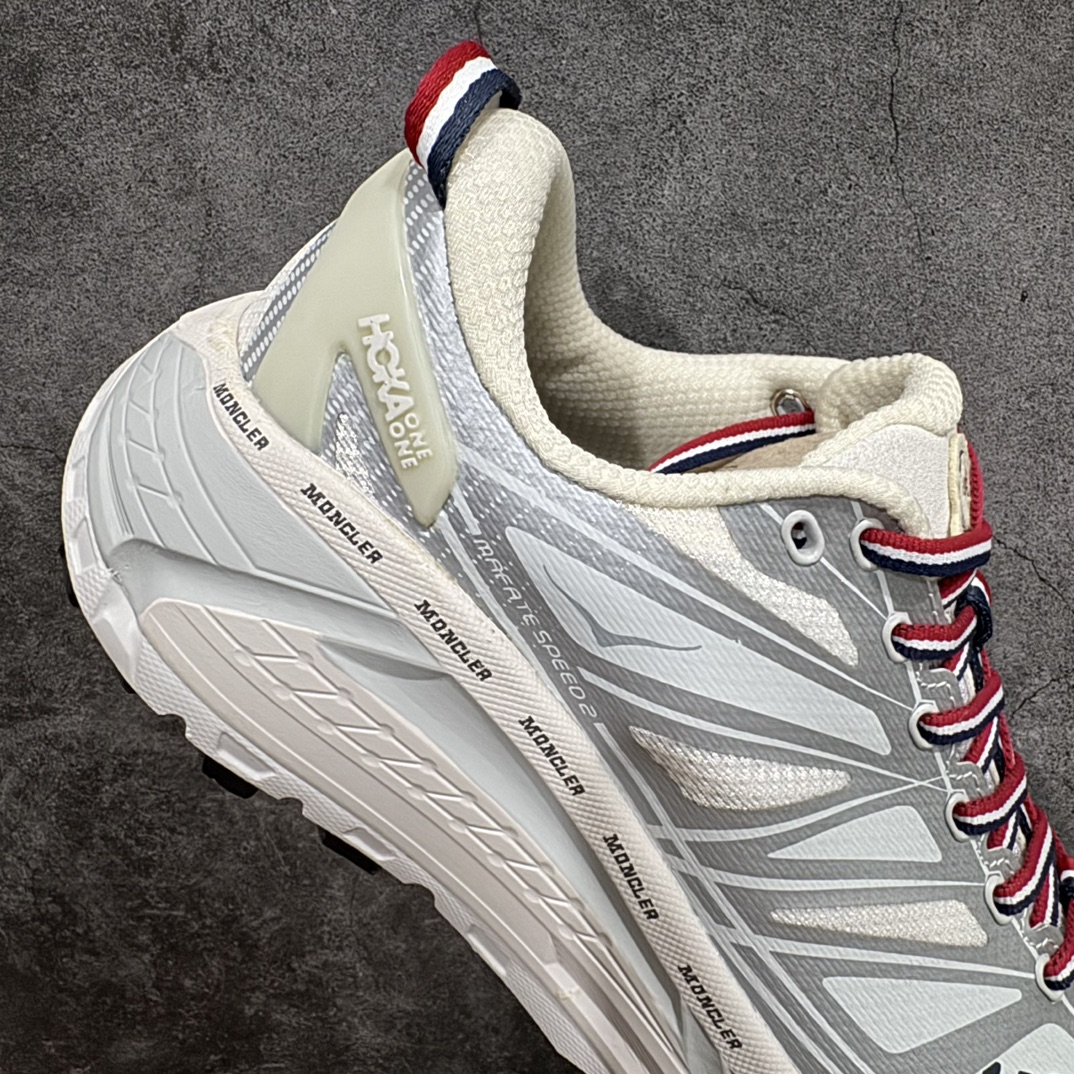 图片[7]-【绿X版】Moncler x HOKA ONE ONE Mafate Speed 2 Low 玛法特2代系列低帮轻量户外越野休闲运动慢跑鞋n上脚赞到报爆 轻盈舒适n鞋面采用超轻的无缝架构轻薄的TPU贴在透气的鞋面材料上减轻重量同时也保证了支撑性鞋底采用滚动平衡技术 引导跑者回归自然步态祖传的神奇EVA材质中底依旧是一如既往地表现优秀 能提供充足的缓震 作为HOKA家的越野跑鞋 VIBRAM 橡胶大底也是必不可少的 即便在复杂湿滑的地形 依旧能有良好的抓地力及稳定性 鞋带采用了弹性不易松脱的扁宽弹性鞋带 前掌与中掌部分也进行了加宽 也更加适合亚洲人的脚型 是一款十分全面且足够强悍的户外硬核越野鞋日常搭配的话短裤是基本不挑 阔腿裤 工装裤以及各种长筒牛仔裤都可以SIZE：36 36.5 37.5 38 38.5 39 40 40.5 41 42 42.5 43 44 44.5 45 编码：NMLH290320-鞋库