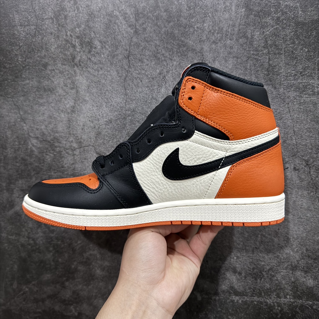 图片[2]-【DG2.0纯原】Air Jordan AJ1 Retro high \”Shattered Backboard\” 黑扣碎 555088-005nn高端零售特供批次 产品品控稳定性领先行业各方面均可对飙LJR版 良心定价不杀猪SZ原厂全套原楦原纸板冲刀磨具开发 原厂皮料加持 原厂港宝加持定型后跟R度完美 同源原厂电绣 飞翼针数密度立体效果一致 百分百一致原鞋 原厂拉帮工艺 针距密度一致 后跟弧度收口自然不对折 极致一眼正品既视感 进口玻璃冲刀皮料裁剪零毛边 全鞋电脑针车工艺 品控清洁度最高QC检验标准 免检产品 原厂订购鞋盒、鞋标、防尘纸、鞋撑、鞋带 追求极致的原厂味道SIZE：40.5 41 42 42.5 43 44 44.5 45 46 47.5 编码：LJQ400430-鞋库