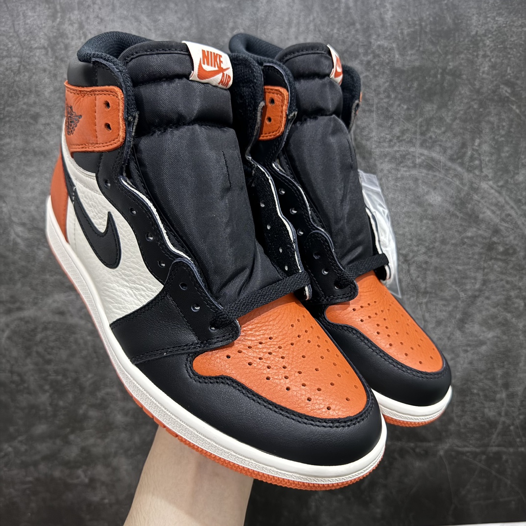 【DG2.0纯原】Air Jordan AJ1 Retro high \”Shattered Backboard\” 黑扣碎 555088-005nn高端零售特供批次 产品品控稳定性领先行业各方面均可对飙LJR版 良心定价不杀猪SZ原厂全套原楦原纸板冲刀磨具开发 原厂皮料加持 原厂港宝加持定型后跟R度完美 同源原厂电绣 飞翼针数密度立体效果一致 百分百一致原鞋 原厂拉帮工艺 针距密度一致 后跟弧度收口自然不对折 极致一眼正品既视感 进口玻璃冲刀皮料裁剪零毛边 全鞋电脑针车工艺 品控清洁度最高QC检验标准 免检产品 原厂订购鞋盒、鞋标、防尘纸、鞋撑、鞋带 追求极致的原厂味道SIZE：40.5 41 42 42.5 43 44 44.5 45 46 47.5 编码：LJQ400430-鞋库