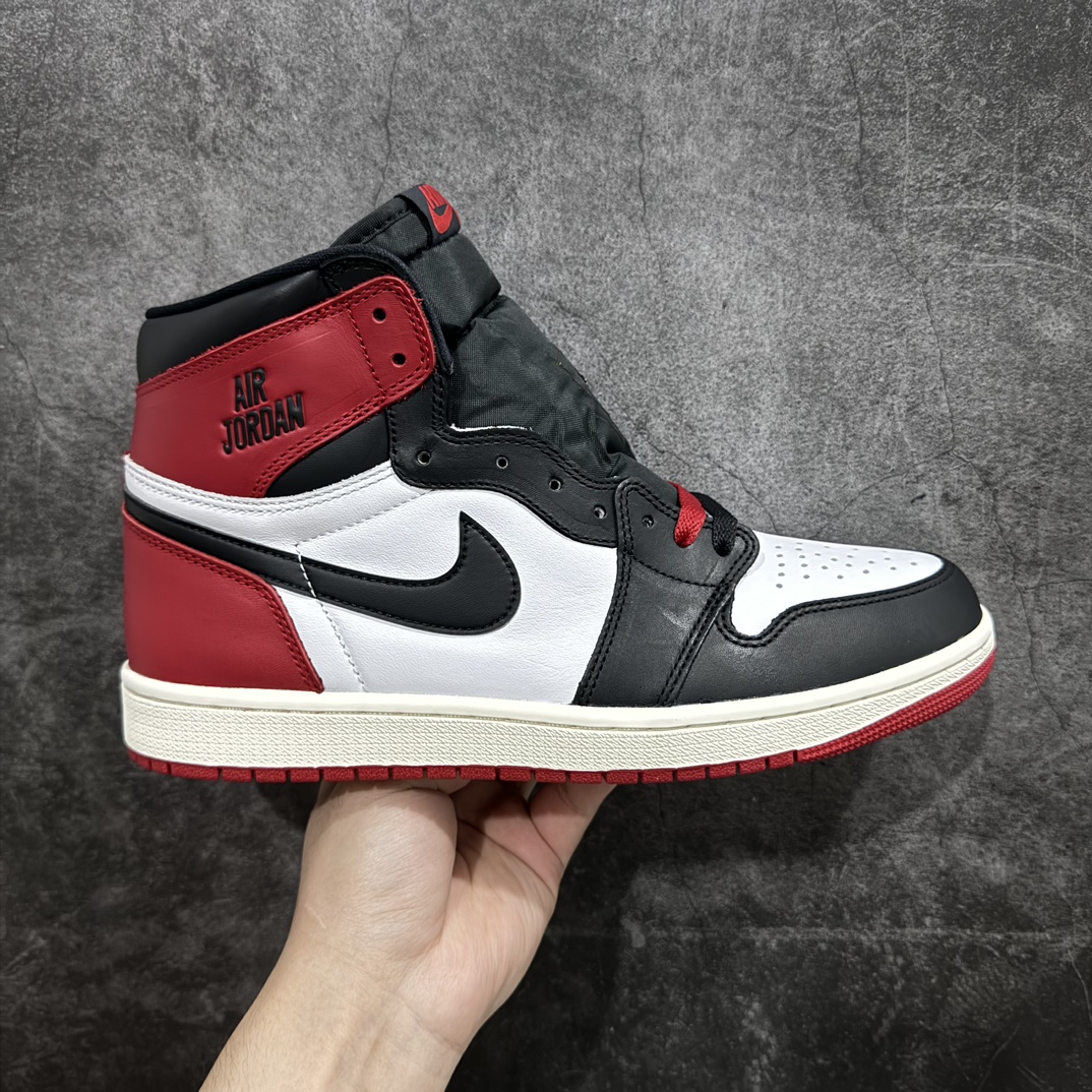 【DG纯原版】Air Jordan 1 High AJ1乔1高帮文化篮球鞋 DZ5485-106n莞产大厂品质 第一梯队n全鞋电脑针车 精确间距匹配国内顶级头层皮料订染 用料绝不含糊飞翼3D高频深度立体 全方位比对原鞋n皮料全程玻璃冲刀 冲裁 清洁度完美工艺方面漏斗收腰 底线拉帮 LOGO立体 小到针眼排布 载片对称 冲孔效果 鞋标规范 鞋垫背胶等等 Size：40 40.5 41.5 42 42.5 43 44 45 46 47.5 编码：X10430450-鞋库