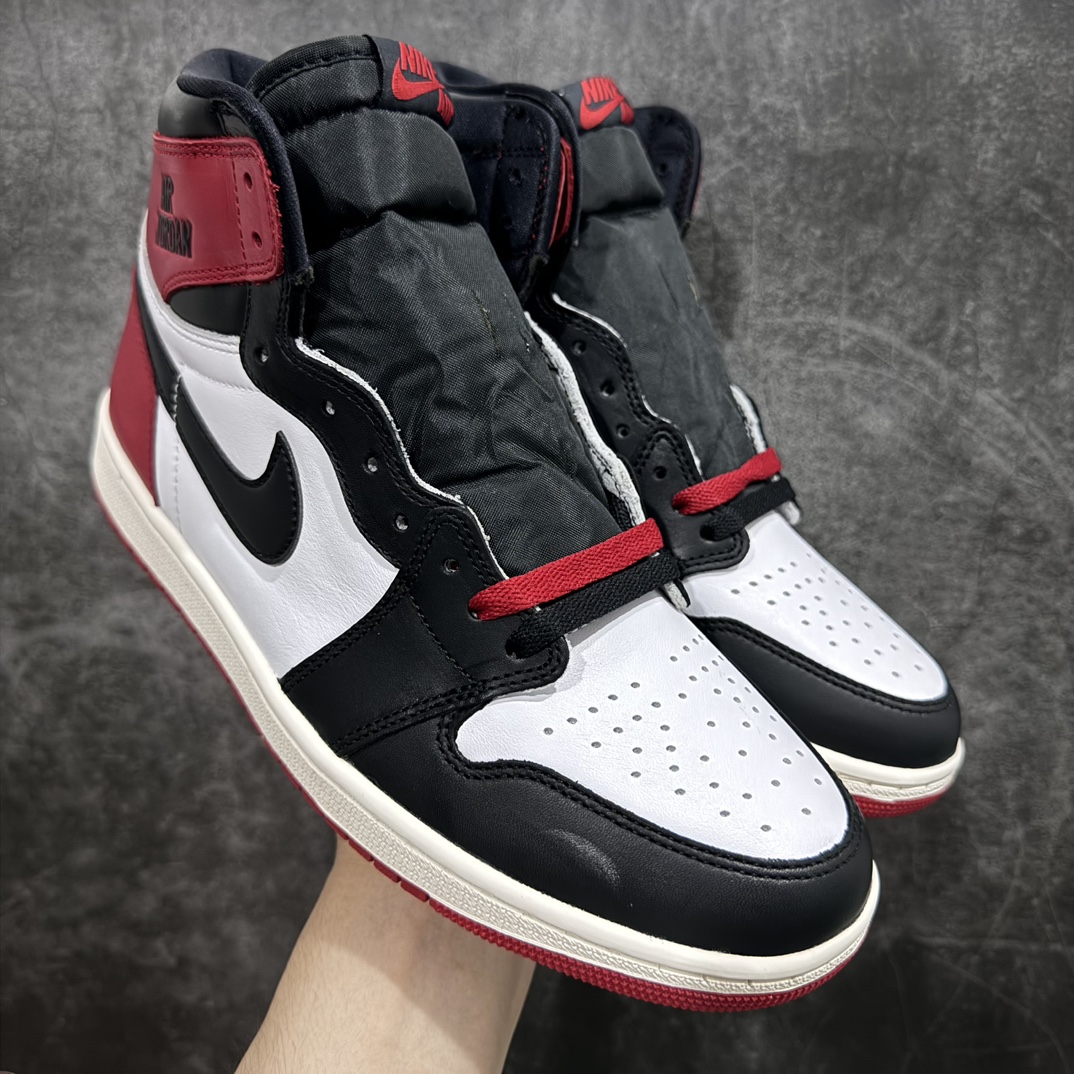 【DG纯原版】Air Jordan 1 High AJ1乔1高帮文化篮球鞋 DZ5485-106n莞产大厂品质 第一梯队n全鞋电脑针车 精确间距匹配国内顶级头层皮料订染 用料绝不含糊飞翼3D高频深度立体 全方位比对原鞋n皮料全程玻璃冲刀 冲裁 清洁度完美工艺方面漏斗收腰 底线拉帮 LOGO立体 小到针眼排布 载片对称 冲孔效果 鞋标规范 鞋垫背胶等等 Size：40 40.5 41.5 42 42.5 43 44 45 46 47.5 编码：X10430450-鞋库