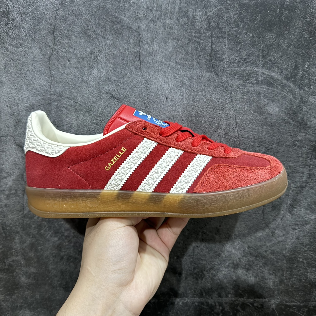 【T版纯原跑量】AD Original Gazelle Indoor Trainers 瞪羚室内鞋系列低帮复古百搭休闲运动德训风板鞋 IF1808nn同价位中品质最佳 最优选择版本n原厂翻毛皮料 翻毛效果 卡色与原版无差别n正确半透大底  大底厚度质感比市面好很多n完美版型 实拍可感受 随意对比可匹敌任何价位品质 全套原纸板楦头开发 每道工序同步公司流程 确保原汁原味n中底原厂特供纳米纤维板 区别市面劣质纸板中底原厂海玻璃鞋垫 中置乳胶足弓支撑垫 正确3/2横条宽版背胶一比一鞋头弧度高度鞋身弧度 烫金亮度高频深浅同步原鞋n 原厂港宝加持定型后跟R度完美 原厂高频磨具加持 Logo字体 凹凸明显 轮廓分明 描漆定位精准 三道杠为尖角45°锯齿状 高频立体感很强 区别圆形锯齿 已最大程度还原公司 欢迎对比SIZE：35.5 36 36.5 37 38 38.5 39 40 40.5 41 42 42.5 43 44 44.5 45 编码：HJ200220-鞋库