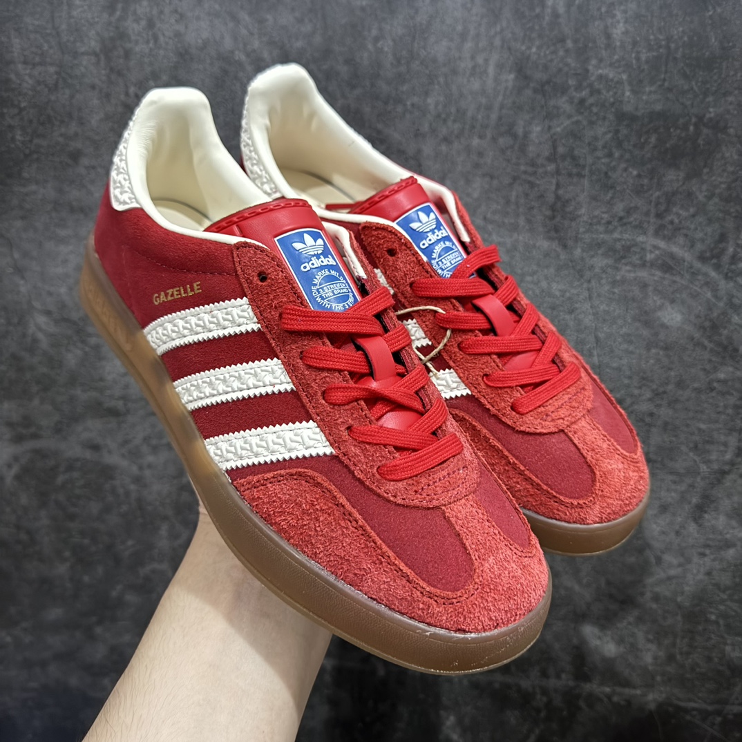 【T版纯原跑量】AD Original Gazelle Indoor Trainers 瞪羚室内鞋系列低帮复古百搭休闲运动德训风板鞋 IF1808nn同价位中品质最佳 最优选择版本n原厂翻毛皮料 翻毛效果 卡色与原版无差别n正确半透大底  大底厚度质感比市面好很多n完美版型 实拍可感受 随意对比可匹敌任何价位品质 全套原纸板楦头开发 每道工序同步公司流程 确保原汁原味n中底原厂特供纳米纤维板 区别市面劣质纸板中底原厂海玻璃鞋垫 中置乳胶足弓支撑垫 正确3/2横条宽版背胶一比一鞋头弧度高度鞋身弧度 烫金亮度高频深浅同步原鞋n 原厂港宝加持定型后跟R度完美 原厂高频磨具加持 Logo字体 凹凸明显 轮廓分明 描漆定位精准 三道杠为尖角45°锯齿状 高频立体感很强 区别圆形锯齿 已最大程度还原公司 欢迎对比SIZE：35.5 36 36.5 37 38 38.5 39 40 40.5 41 42 42.5 43 44 44.5 45 编码：HJ200220-鞋库