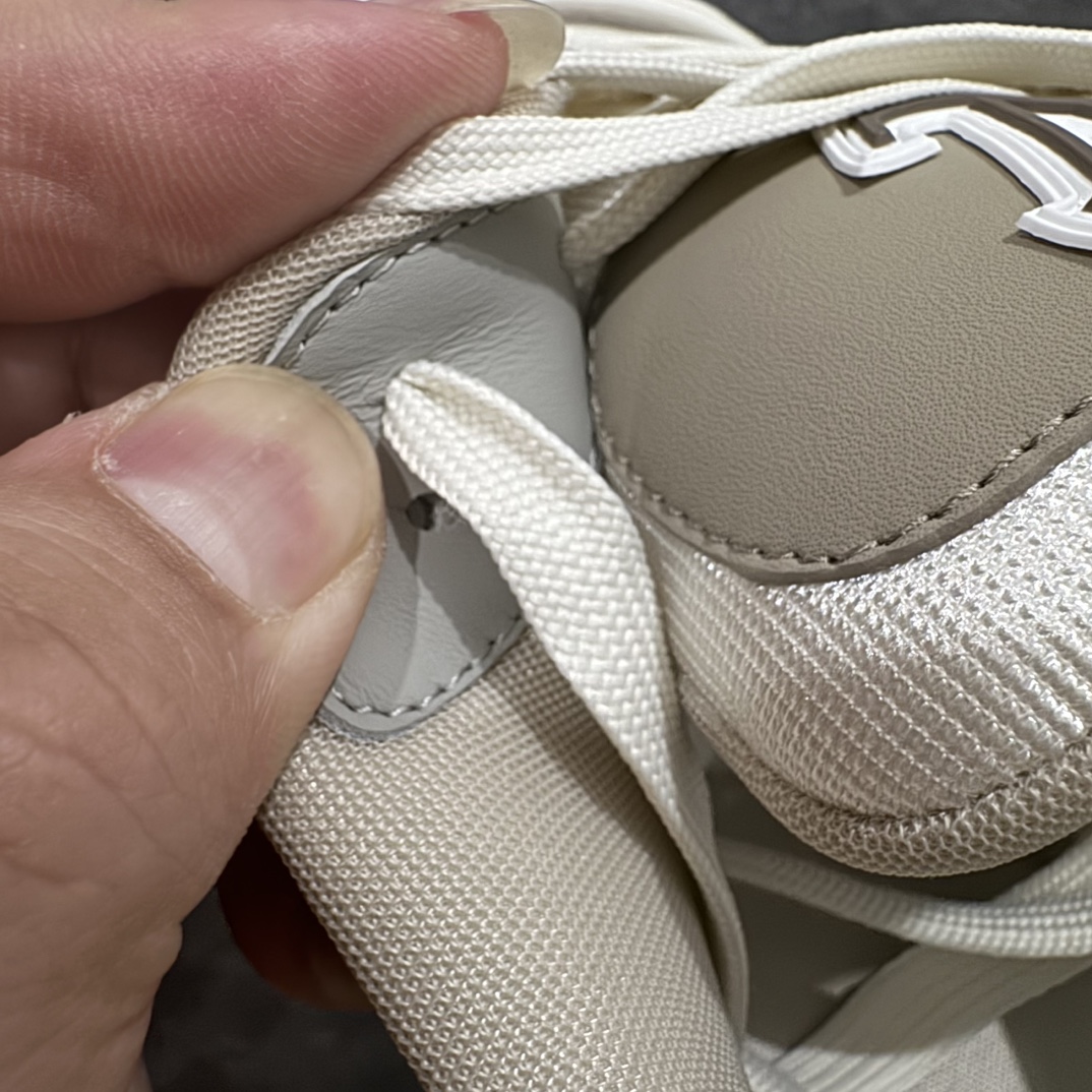 图片[9]-【佛山顶级超A版】Louis Vuitton LV Trainer系列 米灰色n本地仓库现货 当天可取n私人订单 专柜混卖零售专供n所有配色均为购买原版复刻n整体版型 皮料 市场独一无二后跟版型都可以自行对比[机智]吊打市场所有货n怒甩十条街，欢迎拿市场各大工厂的货来对比！n鞋舌烫金超正 压印程度秒杀市面90%以上的高端货n新配色陆续开发出货  尺码：39-45   编码：T1550580-鞋库