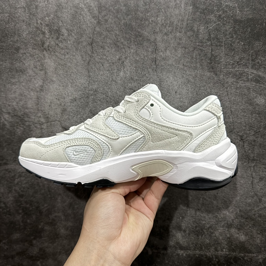 图片[2]-【公司级】耐克Nike  AL8\”Sail Light Bone\”系列低帮复古百搭厚底老爹风休闲运动慢跑鞋“米白”FJ3734-102nn男女鞋真标半码制n原楦开发版型 采用环保绒面革与网织布鞋面材质n中底嵌入高密MD缓震物料 外置橡胶防滑底片❗️n又一款经典耐穿的老爹鞋来啦！nNike  AL8 运动鞋气垫缓震老爹鞋舒适有型，让你尽享畅动时光。该鞋款采用匠心设计，尽显流畅律动，为不同造型增添盎然意趣。舒适鞋底搭载 Air Max 技术，结合自然美学，缔造脚踏实地的出众体验。 尺码：36 36.5 37.5 38 38.5 39 40 40.5 41 42 42.5 43 44 44.5 45 编码：CC240260-鞋库