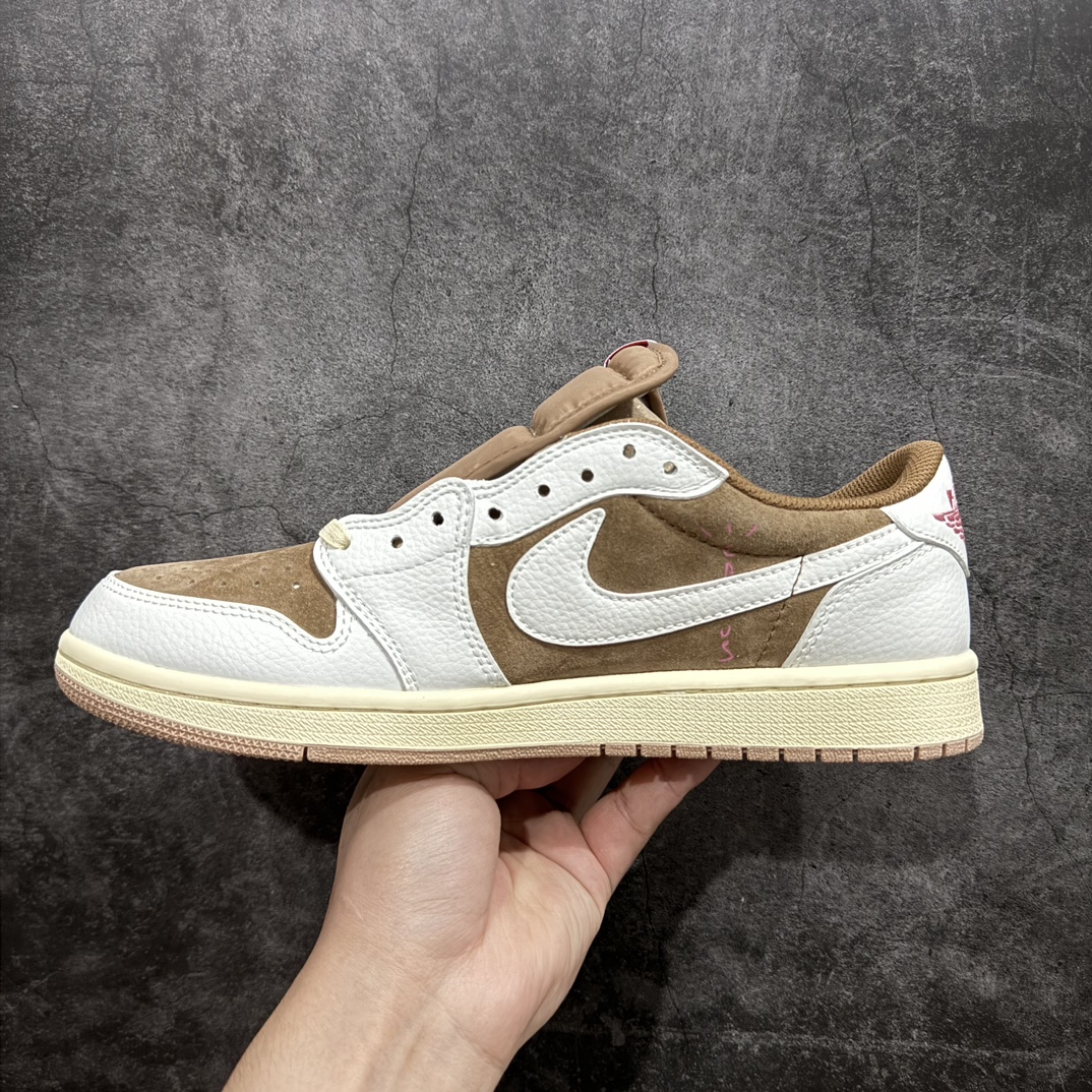 图片[2]-【KZ神版】Travis Scott x Air Jordan AJ1 Low OG SP TS联名9.0 白粉倒钩低帮 DM7866-106nn毫无疑问市场中端王者全套原纸板楦头开发 确保原汁原味完美呈现倒钩版型 原档案转印油墨一体东莞原厂磨具大底独家尺码35.5 48.5 一码一磨具拒绝假半码 此版本只针对中端市场 皮料材质有所更替 其他数据细节工艺流程均保持一致 绝不口嗨 细节品控鞋型随意秒杀市面3XX 4XX 原盒原配 外盒透明胶套 内侧字体 工整带凹凸感 原厂拉帮工艺 针距密度一致 后跟弧度收口自然不对折 极致一眼正品既视感 进口玻璃冲刀皮料裁剪零毛边 承诺百分百一致原鞋 全鞋电脑针车工艺 进口港宝加持 后跟自然饱满 全鞋荧光划线卡点 追求极致完美 每一双都是工艺品 多重QC质检 超越公司货的品控标准 实实在在的免检产品SIZE：35.5 36 36.5 37.5 38 38.5 39 40 40.5 41 42 42.5 43 44 44.5 45 46 47.5 48.5 编码：MF270300-鞋库