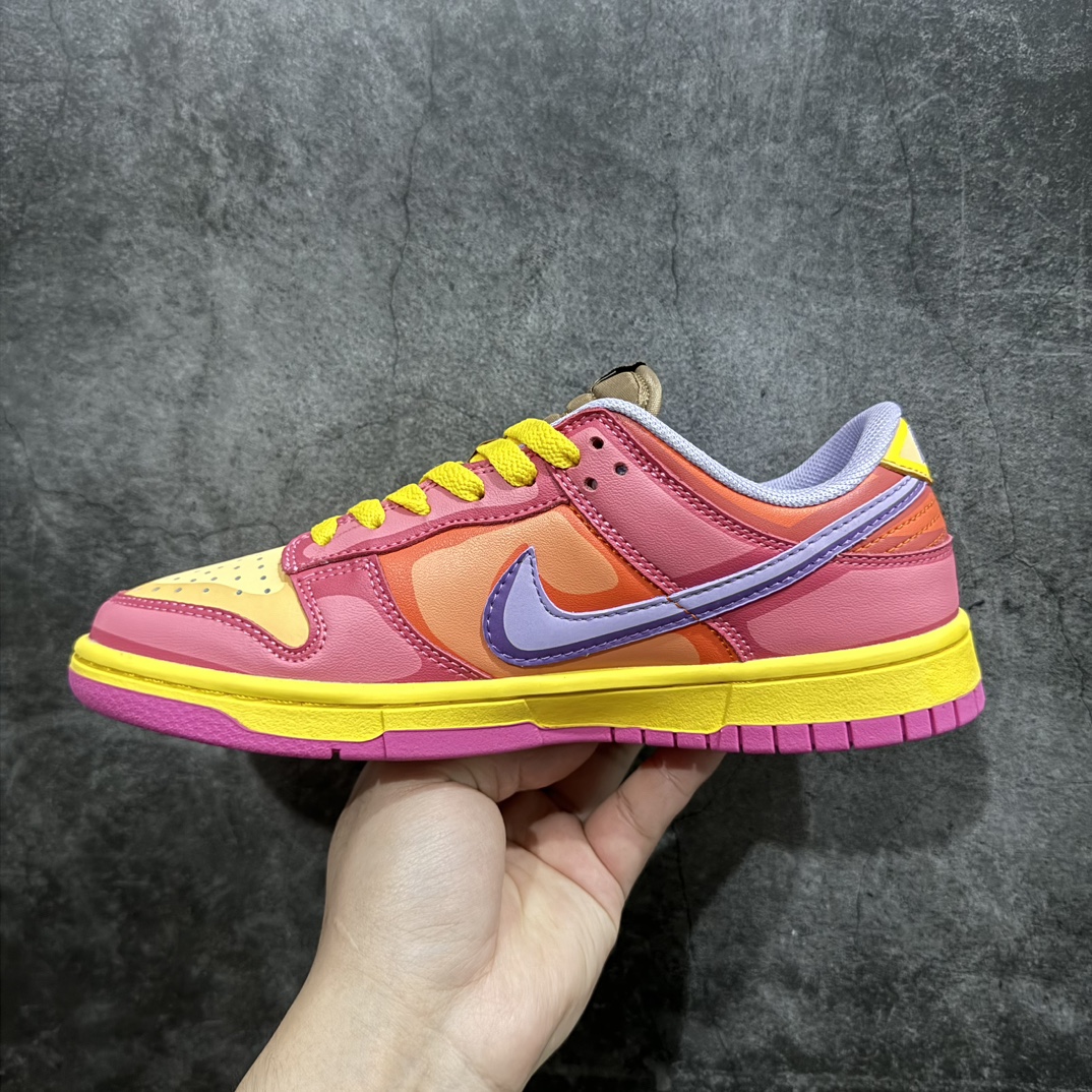 图片[2]-【创意定制版】NIKE SB Dunk Low Pro 泡泡糖色nn原装头层材料 独家版型蒸餾加工n帶來的是更好的视觉和脚感体验n大厂纯原品质出货 清洁度 电绣工艺皮料切割干净无任何毛边 细节完美官方货号：MG1486-049 尺码：36 36.5 37.5 38 38.5 39 40 40.5 41 42 42.5 43 44 44.5 45 编码：CC230260-莆田鞋批发中心