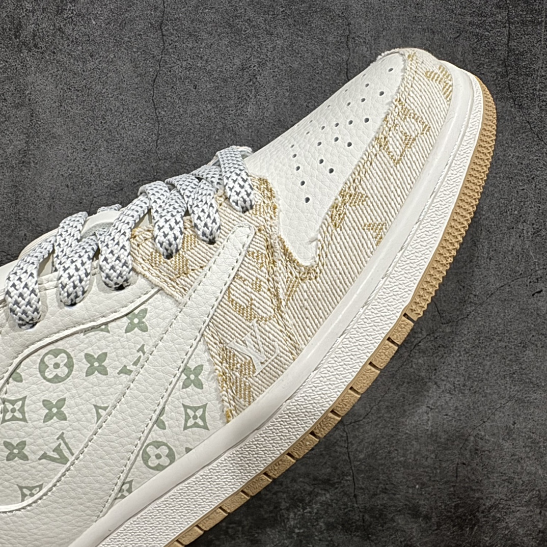 图片[6]-【定制版】Travis Scott x Fragment Design x Jordan Air Jordan 1 Low OG SP AJ1 乔1 LV卡其牛仔 低帮文化休闲板鞋 SJ2068-009rnn多方联名合作融合了Travis Scott 独特的音乐风格，藤原浩个性的设计风格以及Jordan品牌的经典元素 使其成为一双具有独特身份和价值的鞋子 清新而立体的外观加上联名标识更突出了其独特身份 这种配色方案显示出活力和时尚感 在视觉上引人注目  鞋身的质感和细腻的细节处理使其显得高端而格调十足  这款“倒钩”联名是设计与创意完美结合  融合多方的个性风格是一款备受瞩目的潮流鞋款r 尺码：36 36.5 37.5 38 38.5 39 40 40.5 41 42 42.5 43 44 44.5 45  编码：HXS320340-莆田鞋批发中心