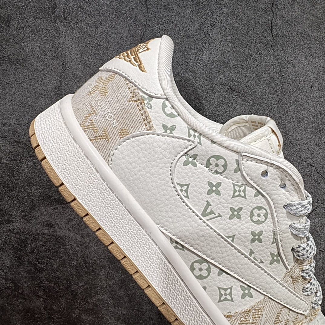 图片[7]-【定制版】Travis Scott x Fragment Design x Jordan Air Jordan 1 Low OG SP AJ1 乔1 LV卡其牛仔 低帮文化休闲板鞋 SJ2068-009rnn多方联名合作融合了Travis Scott 独特的音乐风格，藤原浩个性的设计风格以及Jordan品牌的经典元素 使其成为一双具有独特身份和价值的鞋子 清新而立体的外观加上联名标识更突出了其独特身份 这种配色方案显示出活力和时尚感 在视觉上引人注目  鞋身的质感和细腻的细节处理使其显得高端而格调十足  这款“倒钩”联名是设计与创意完美结合  融合多方的个性风格是一款备受瞩目的潮流鞋款r 尺码：36 36.5 37.5 38 38.5 39 40 40.5 41 42 42.5 43 44 44.5 45  编码：HXS320340-莆田鞋批发中心