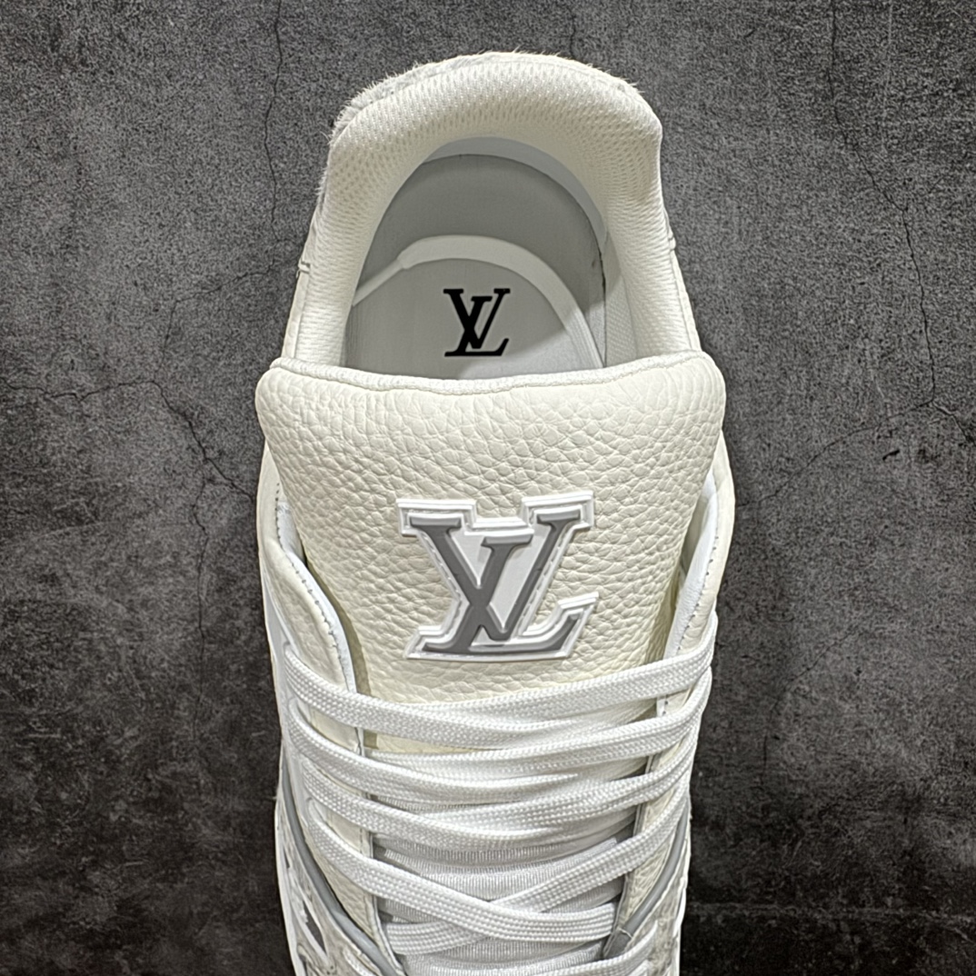 图片[8]-【广东纯原版本】Louis Vuitton LV Trainer 时装走秀运动鞋 做旧系列 市场所有版本中综合最强的货品 GD实力大厂出品  全网最全配色更新最快 最成熟的做工稳定的品控  完美鞋型超高的清洁度 零毛边线头瑕疵 全套原楦原纸版原鞋开模 全网最具灵魂的版型 正确原装黄色鞋盒 正确中底印花 鞋面印花3D高频深度立体 全鞋电脑针车 紧密相连 针距密度一致 环保乳胶注塑鞋垫 厚度脚感还原原版 皮面裁剪部位 统一油边封口工艺 原装橡胶大底含胶量大底组合零偏差 专柜全套包装 防尘袋 说明书 质保卡 男女鞋  尺码：35 36 37 38 39 40 41 42 43 44 45 编码：HH460520-鞋库